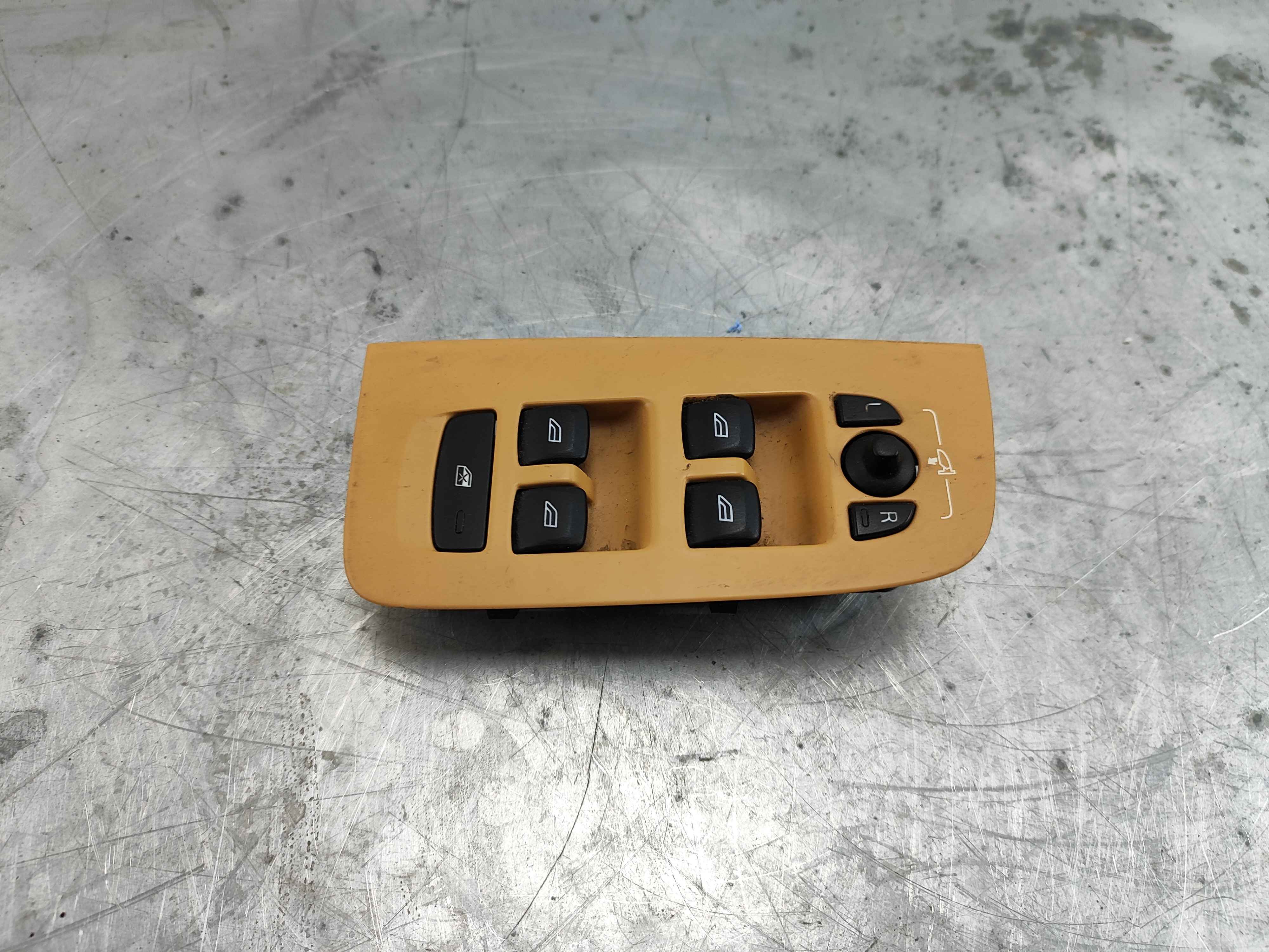 Switch drivers door Variant code: L301