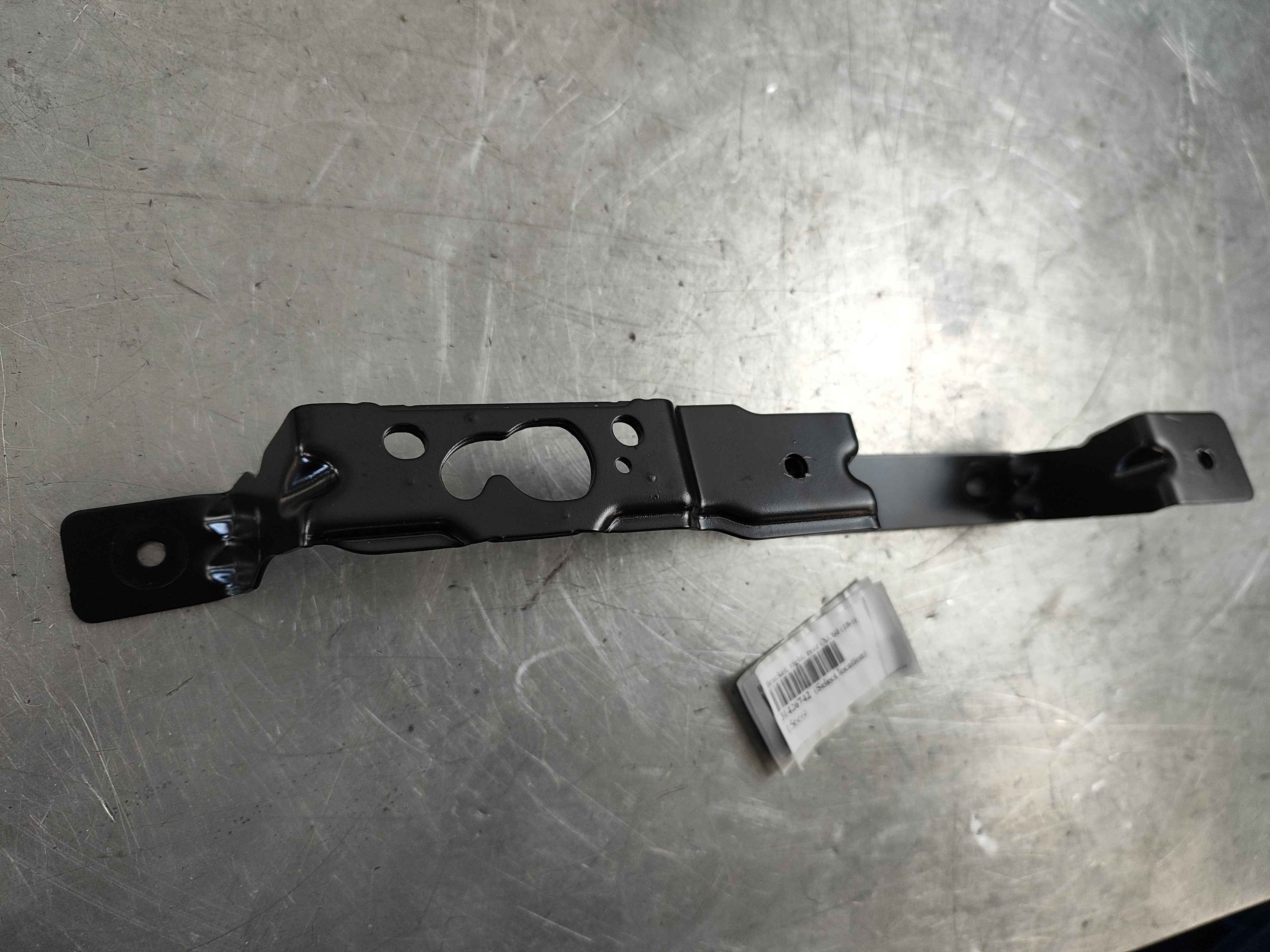 Bracket, right, rear (XC60 (18-))