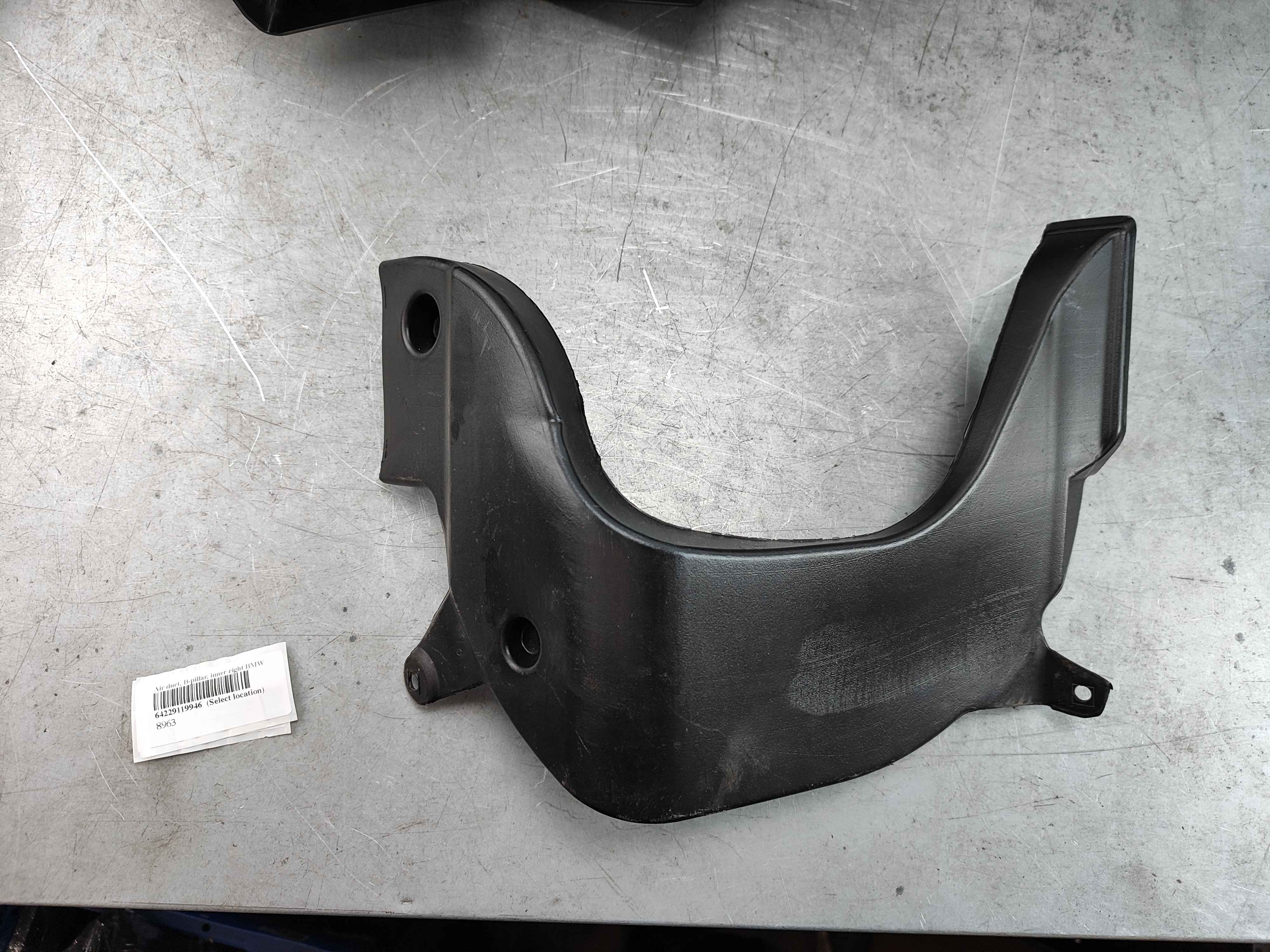 Air duct, B-pillar, inner right BMW