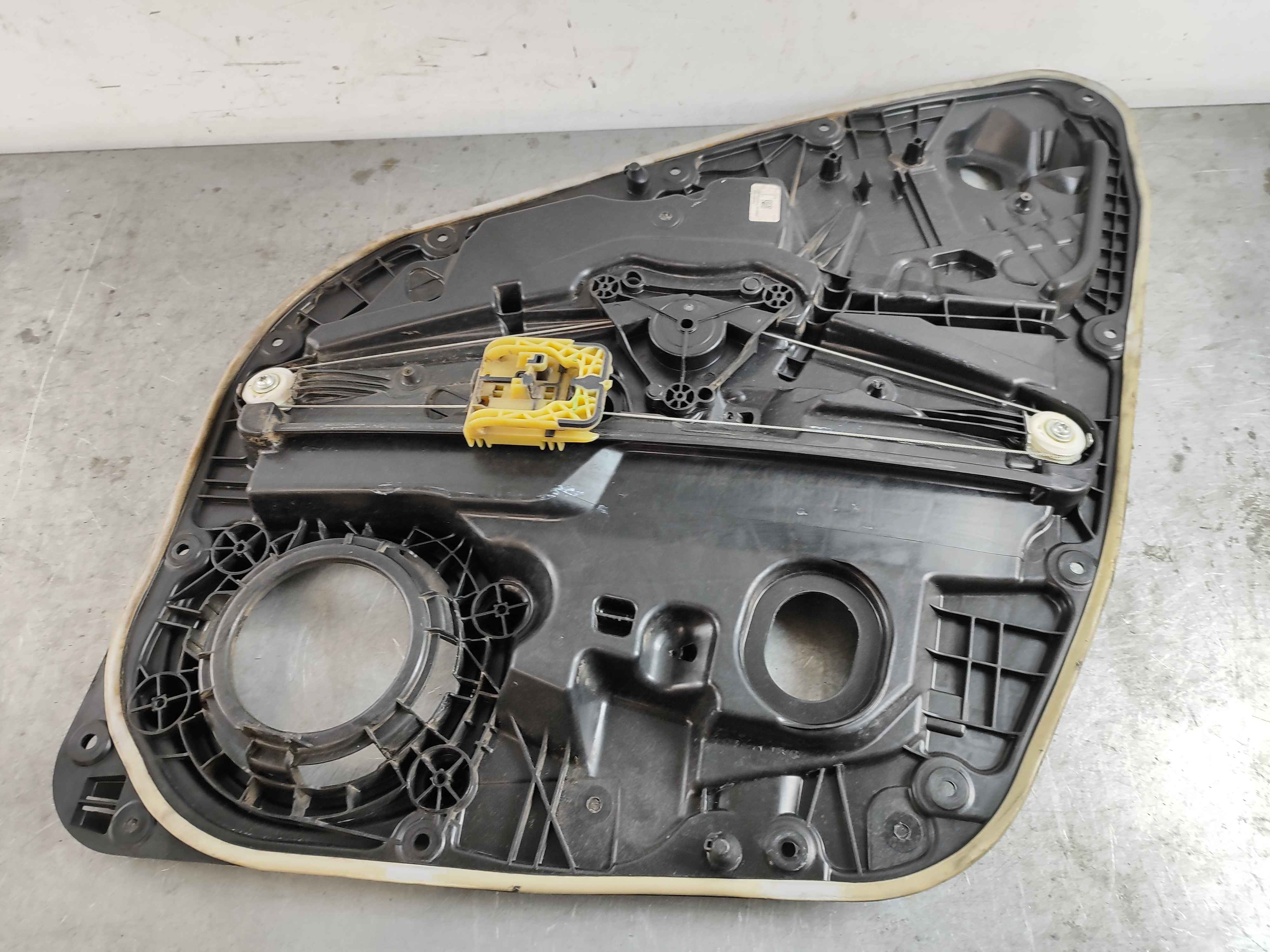 Carrier, right rear (XC60 (18-))
