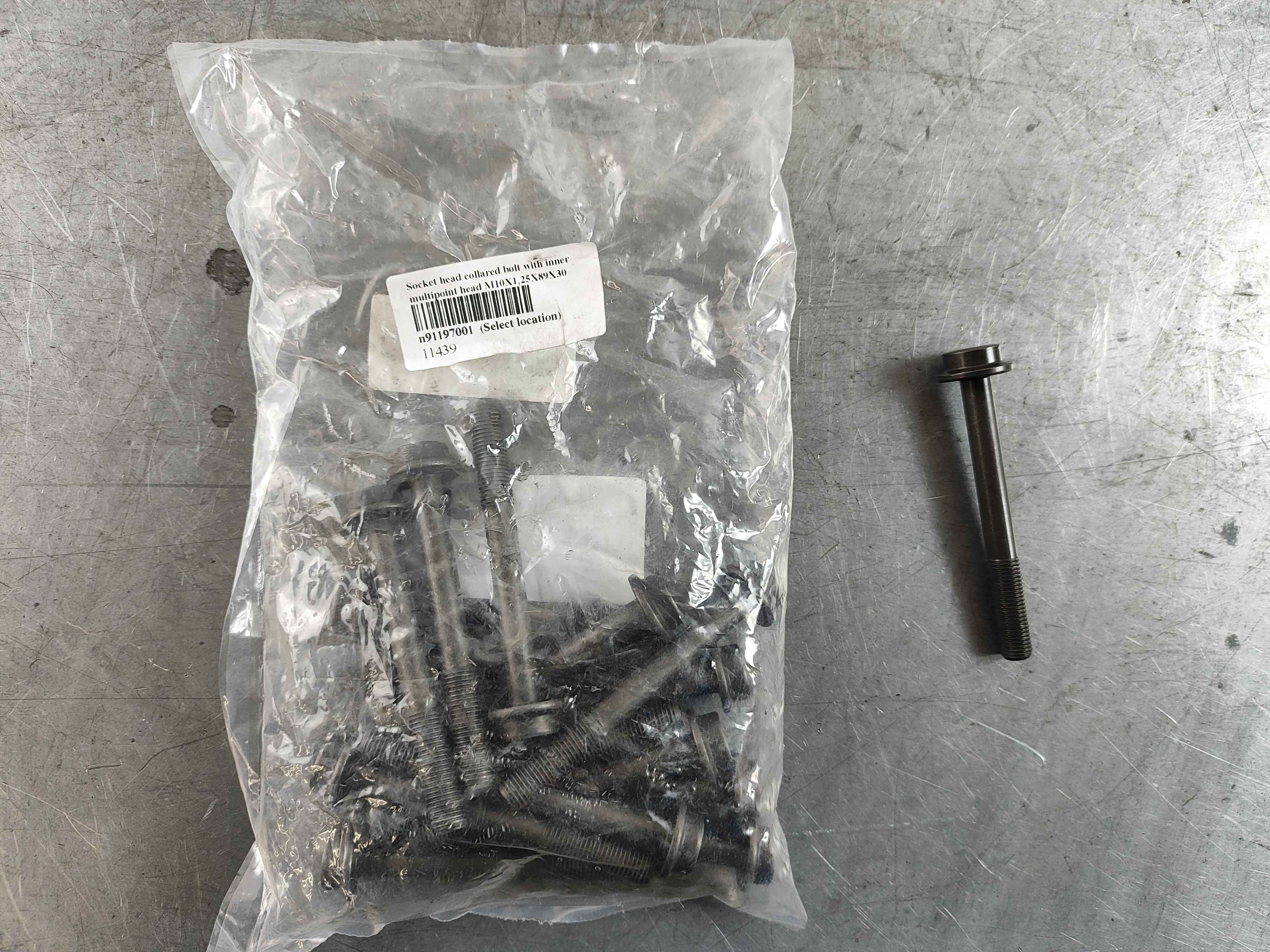 Socket head collared bolt with inner multipoint head M10X1,25X89X30