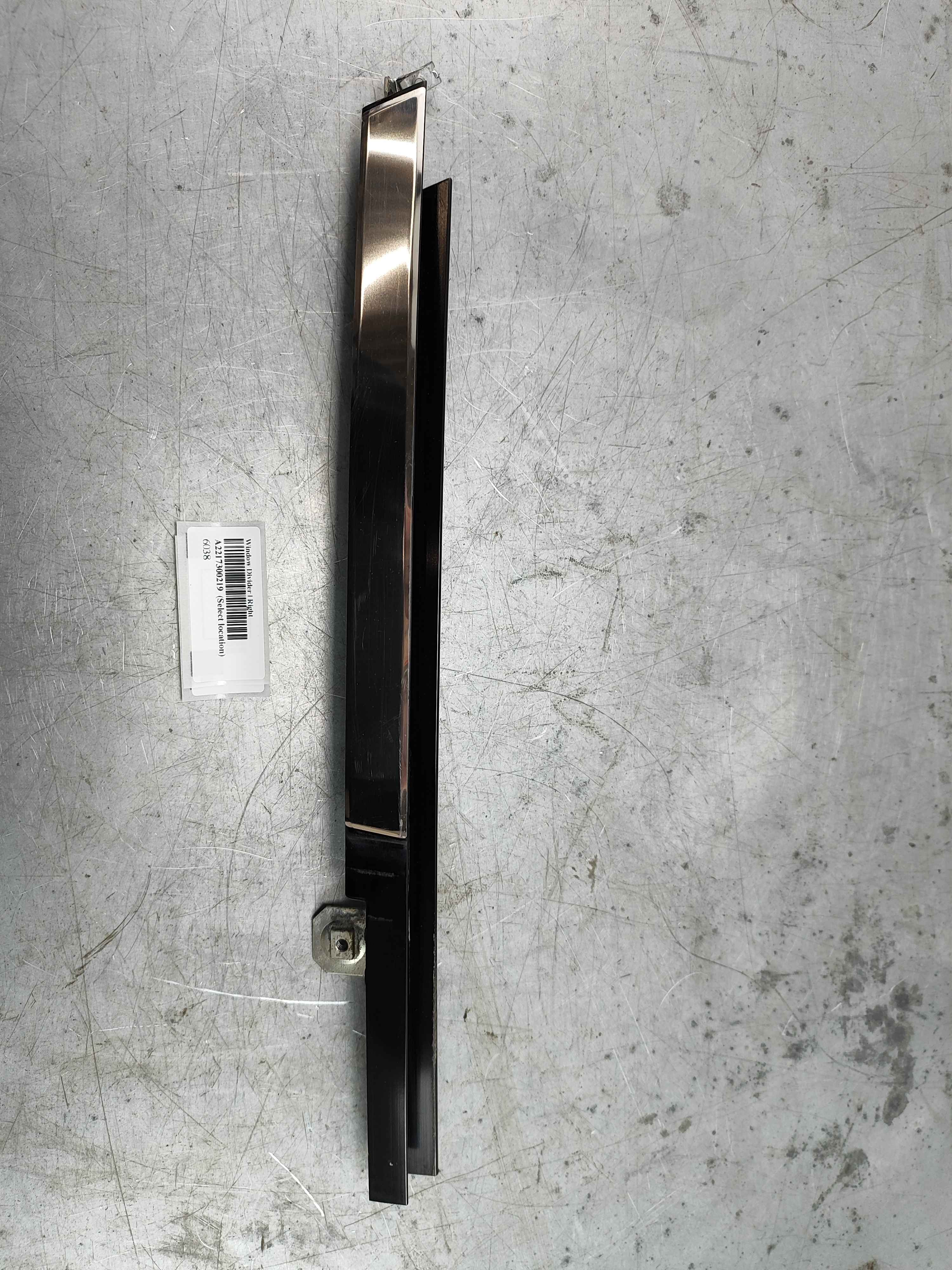 Window Divider | Right