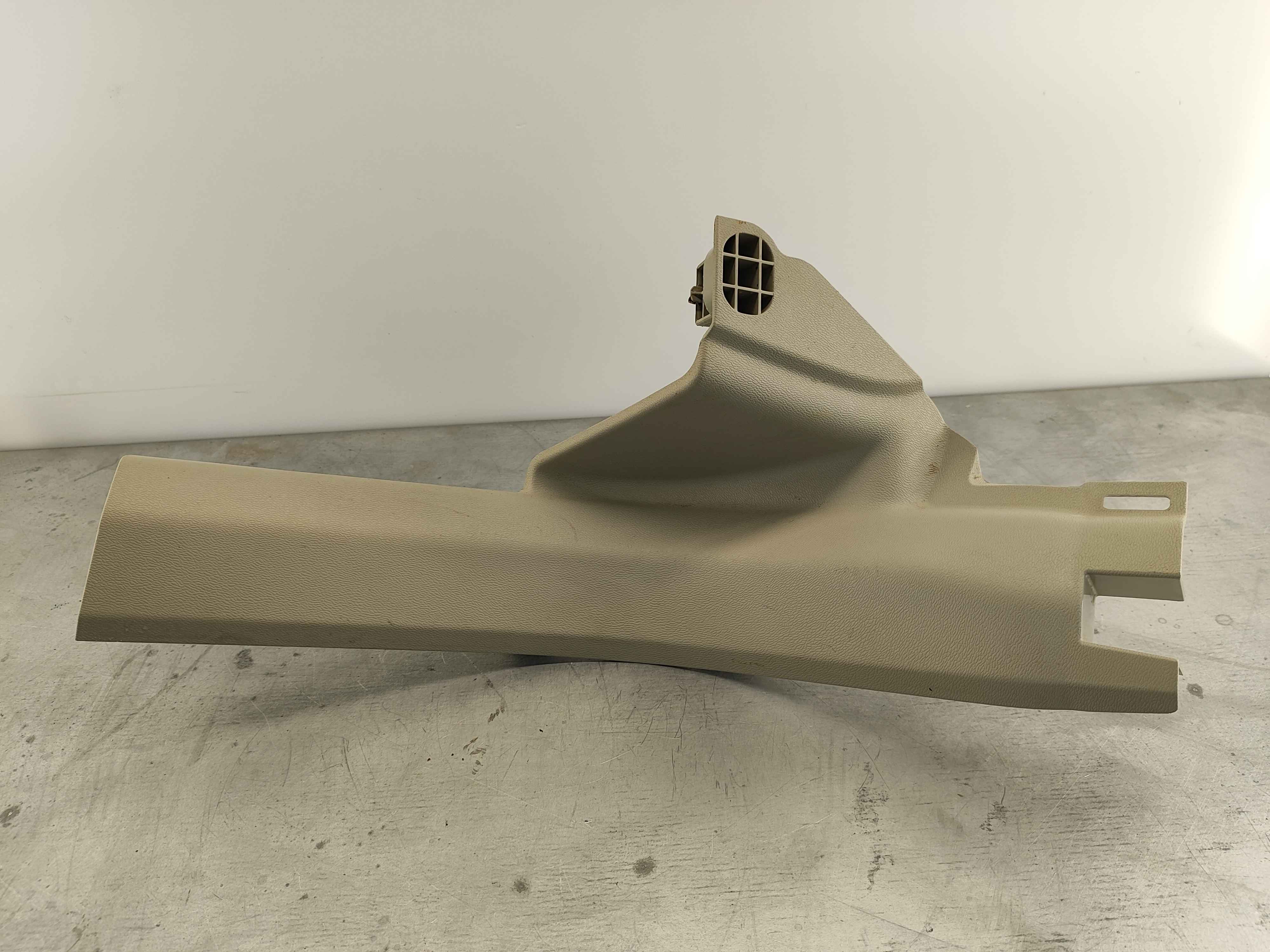 Sill moulding Interior code: UXXX WXXX. left rear