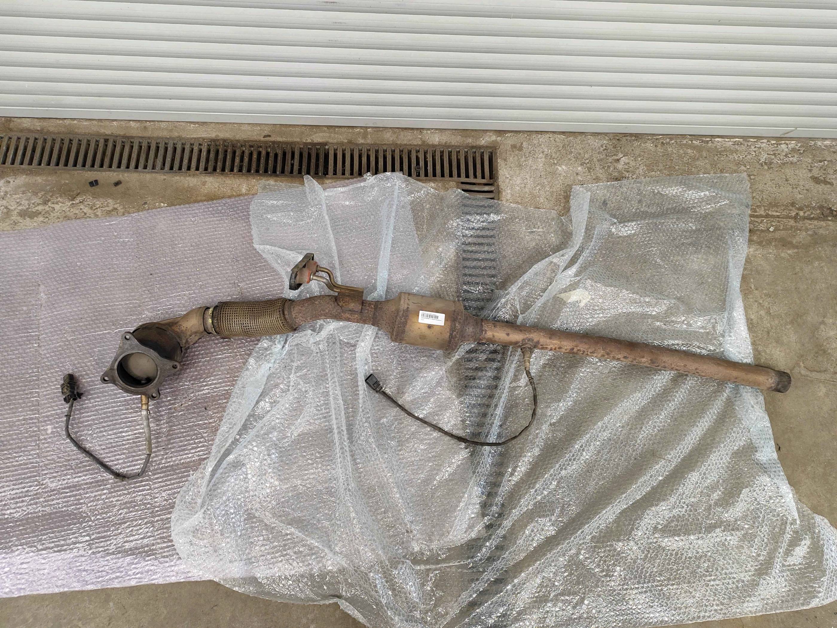 Exhaust pipe with catalyst