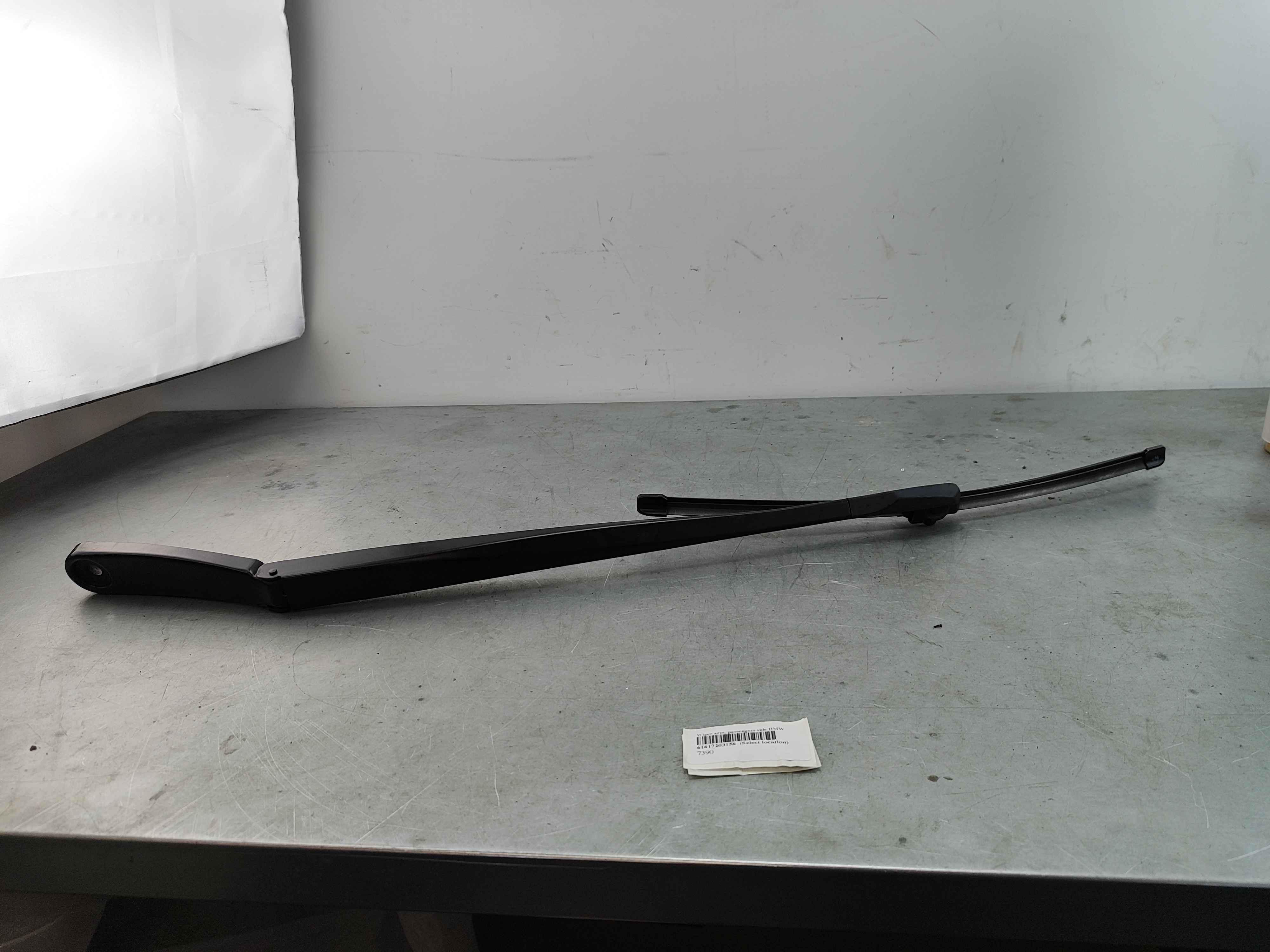 Wiper arm, passengers side BMW
