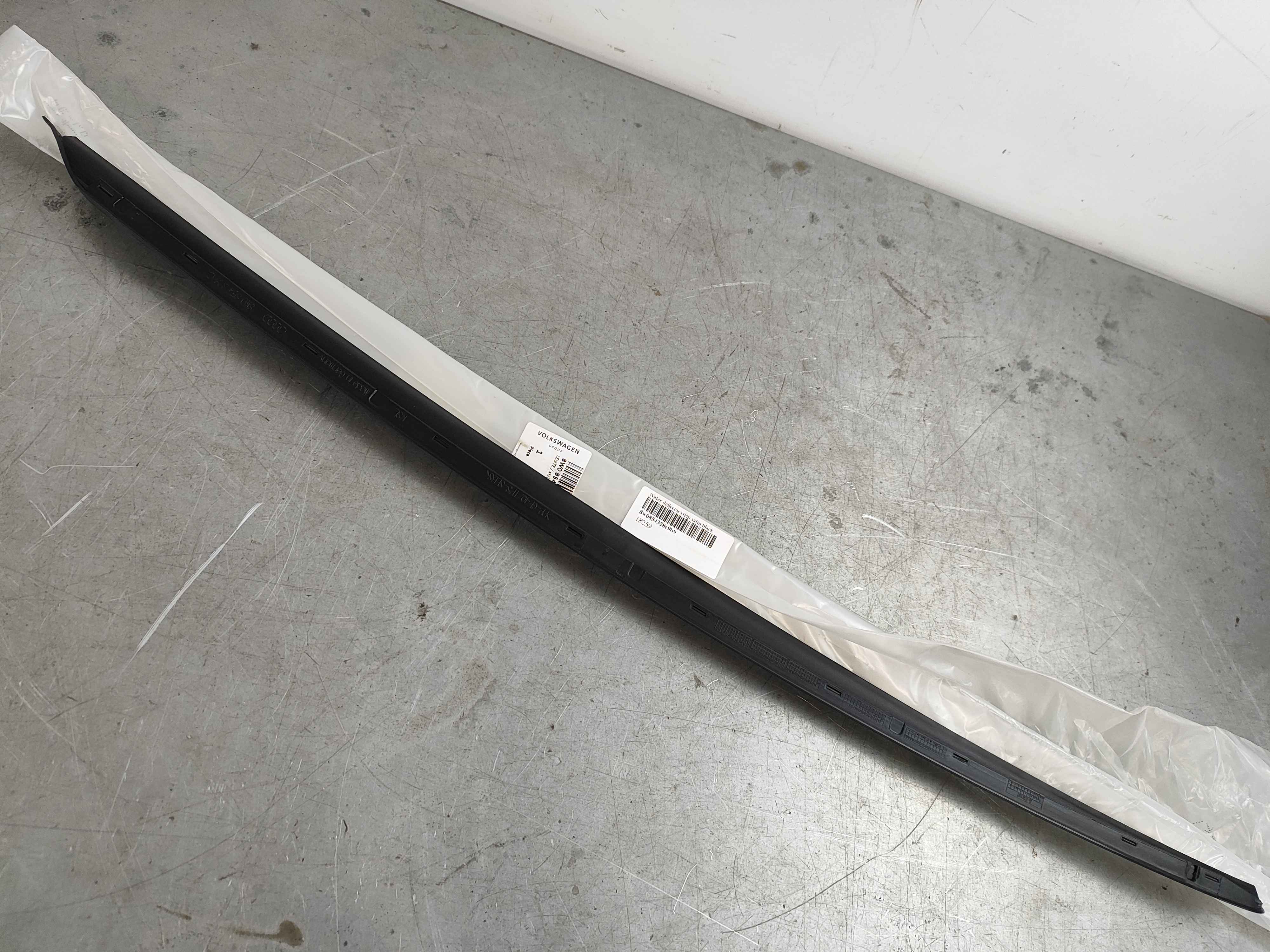 Water deflector strip satin black