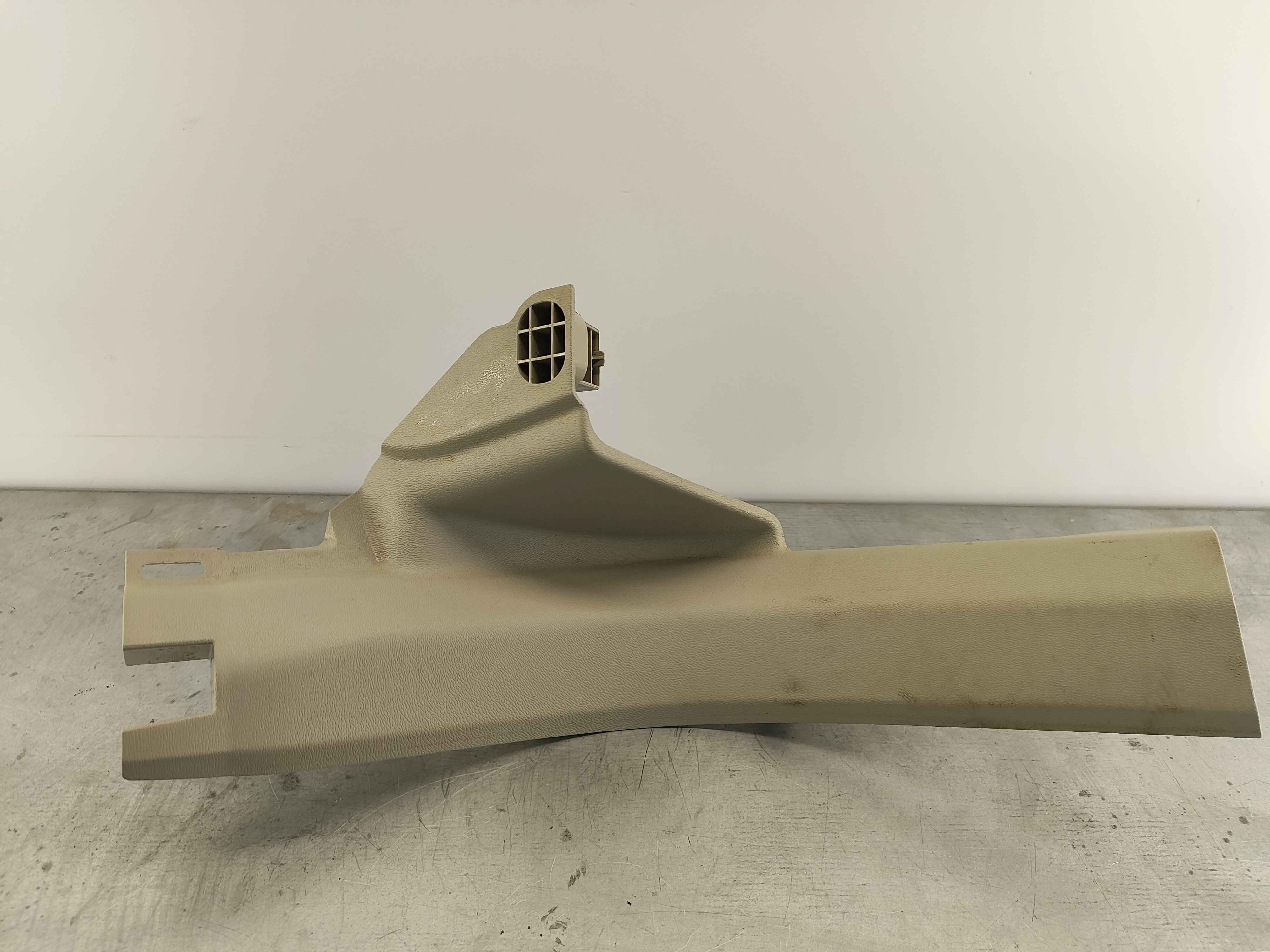 Sill moulding Interior code: QXXX UXXX WXXX. right rear