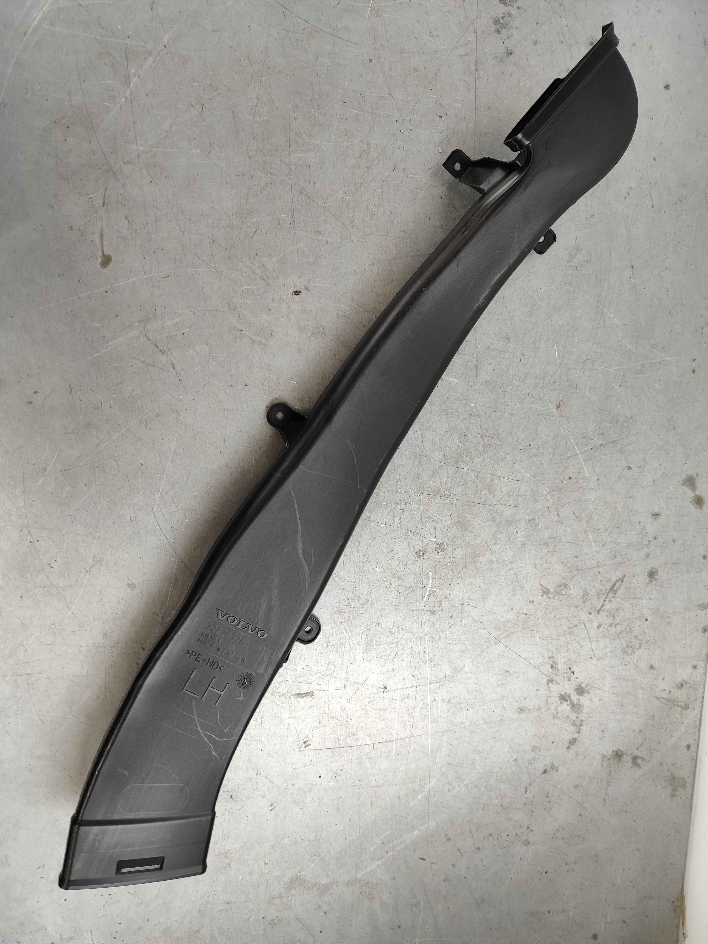 Air duct, B-pillar, Left upper (XC60 (18-))