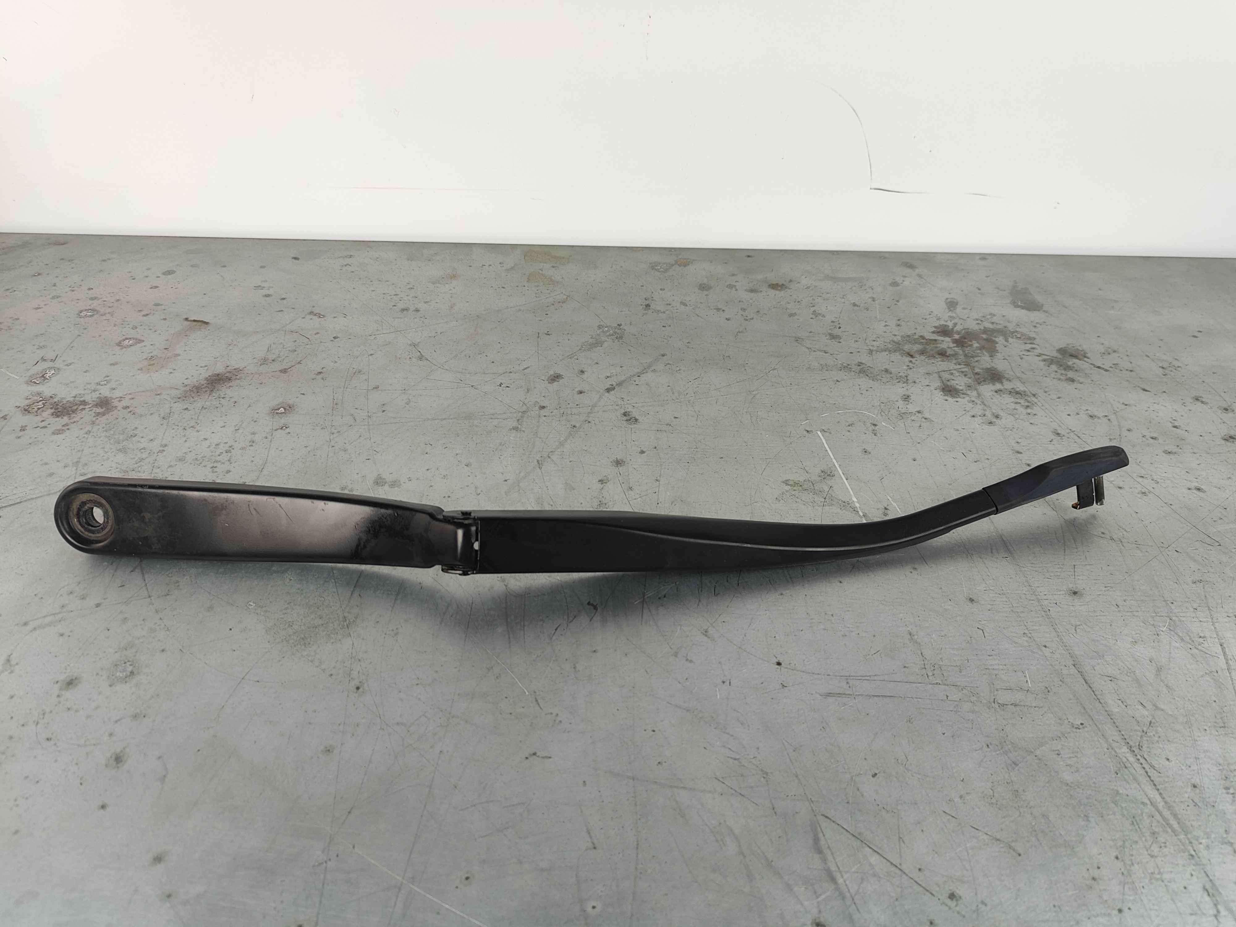 Wiper arm, drivers side BMW