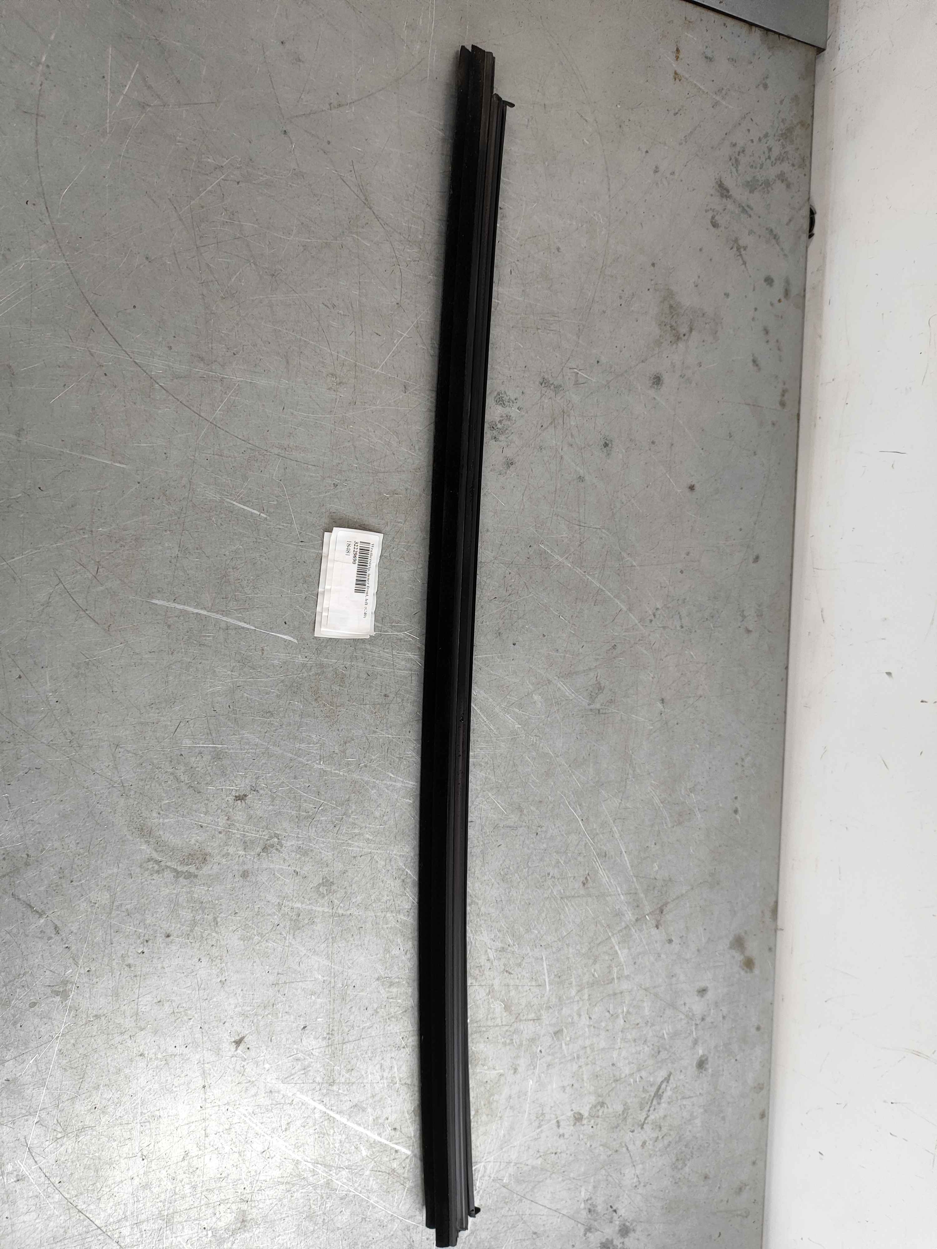 Weatherstrip, inner front, left (C40)