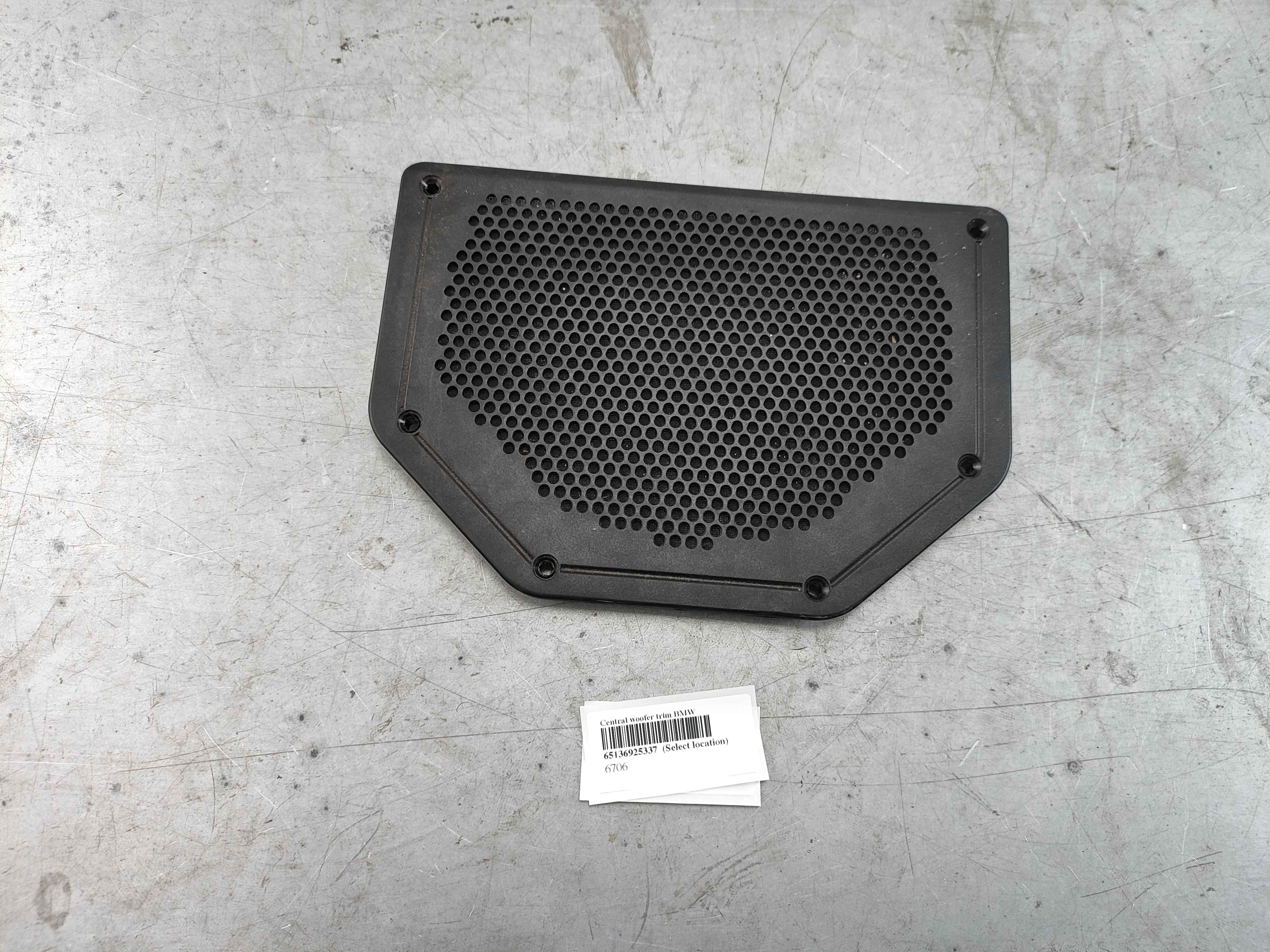 Central woofer trim BMW