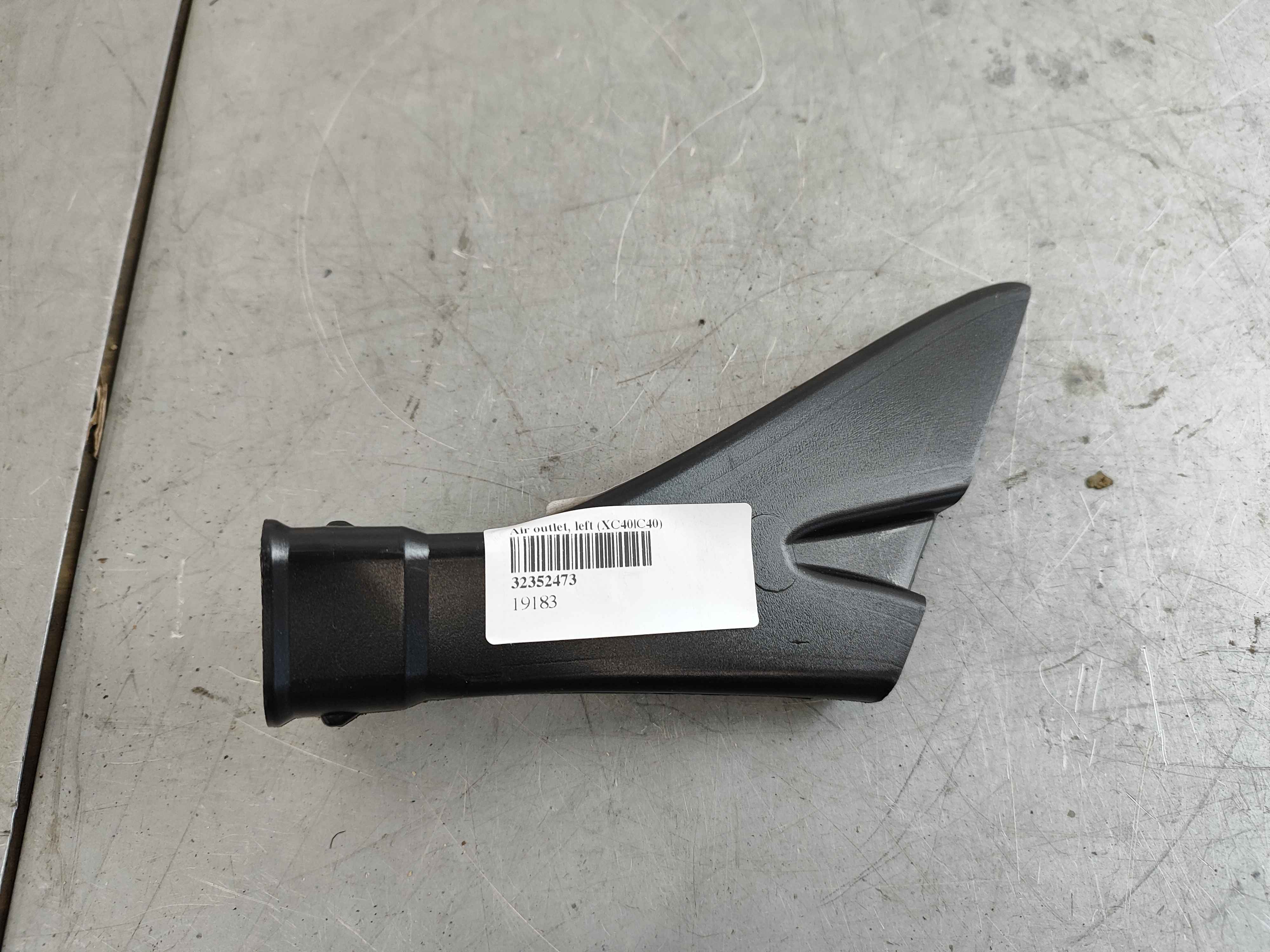 Air outlet, left (XC40|C40)