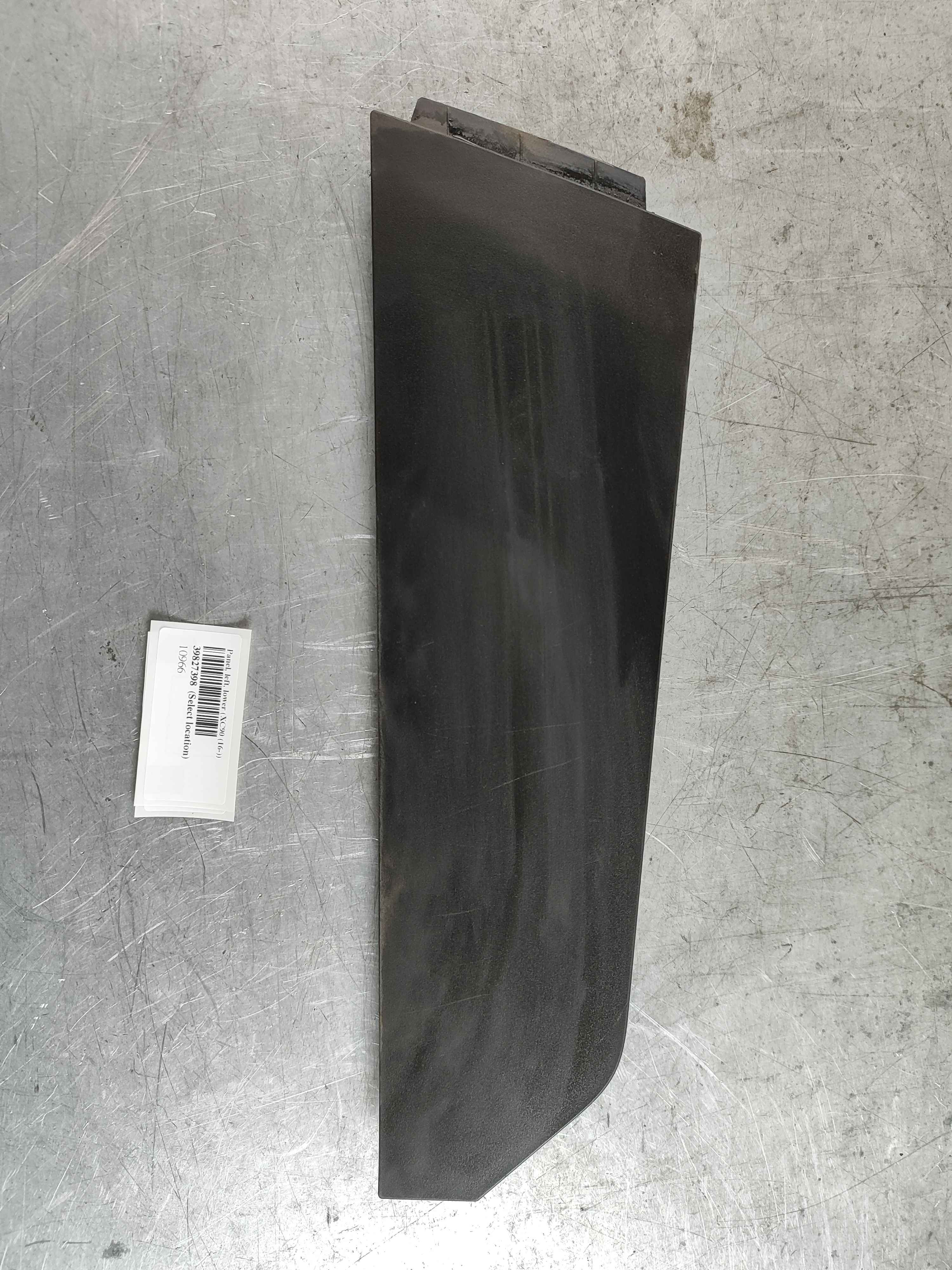 Panel, left, lower (XC90 (16-))