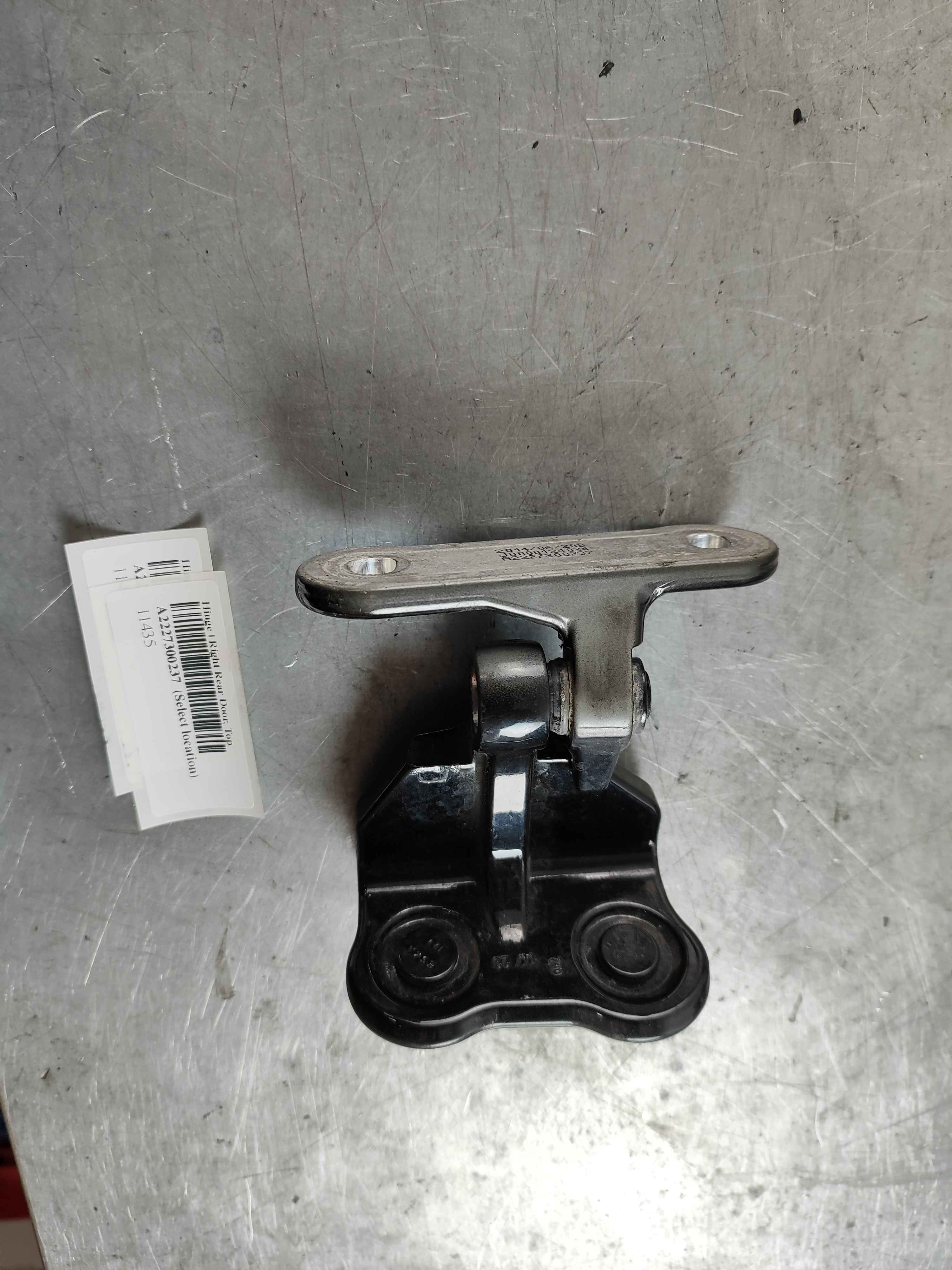 Hinge | Right Rear Door, Top
