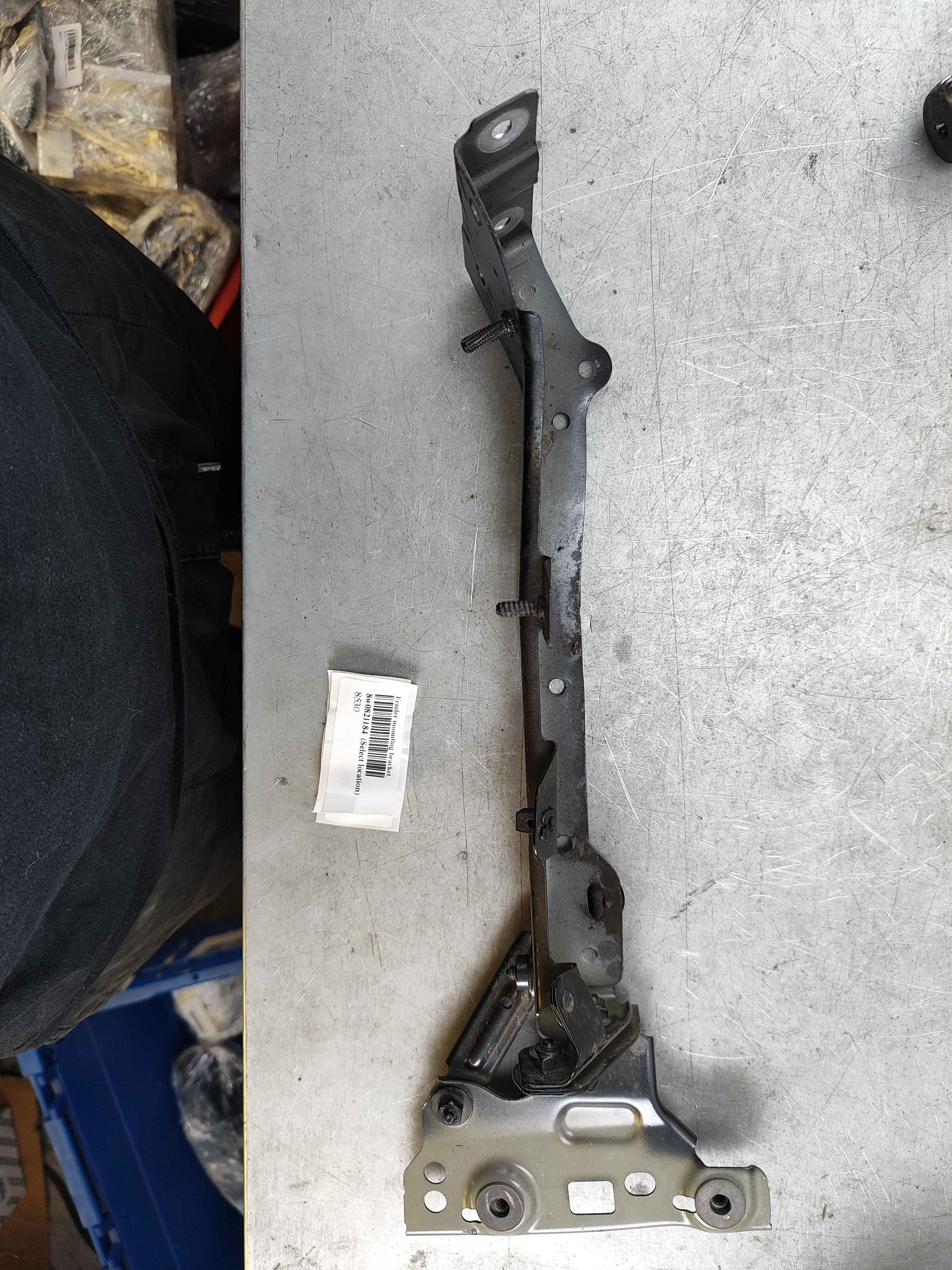 Fender mounting bracket