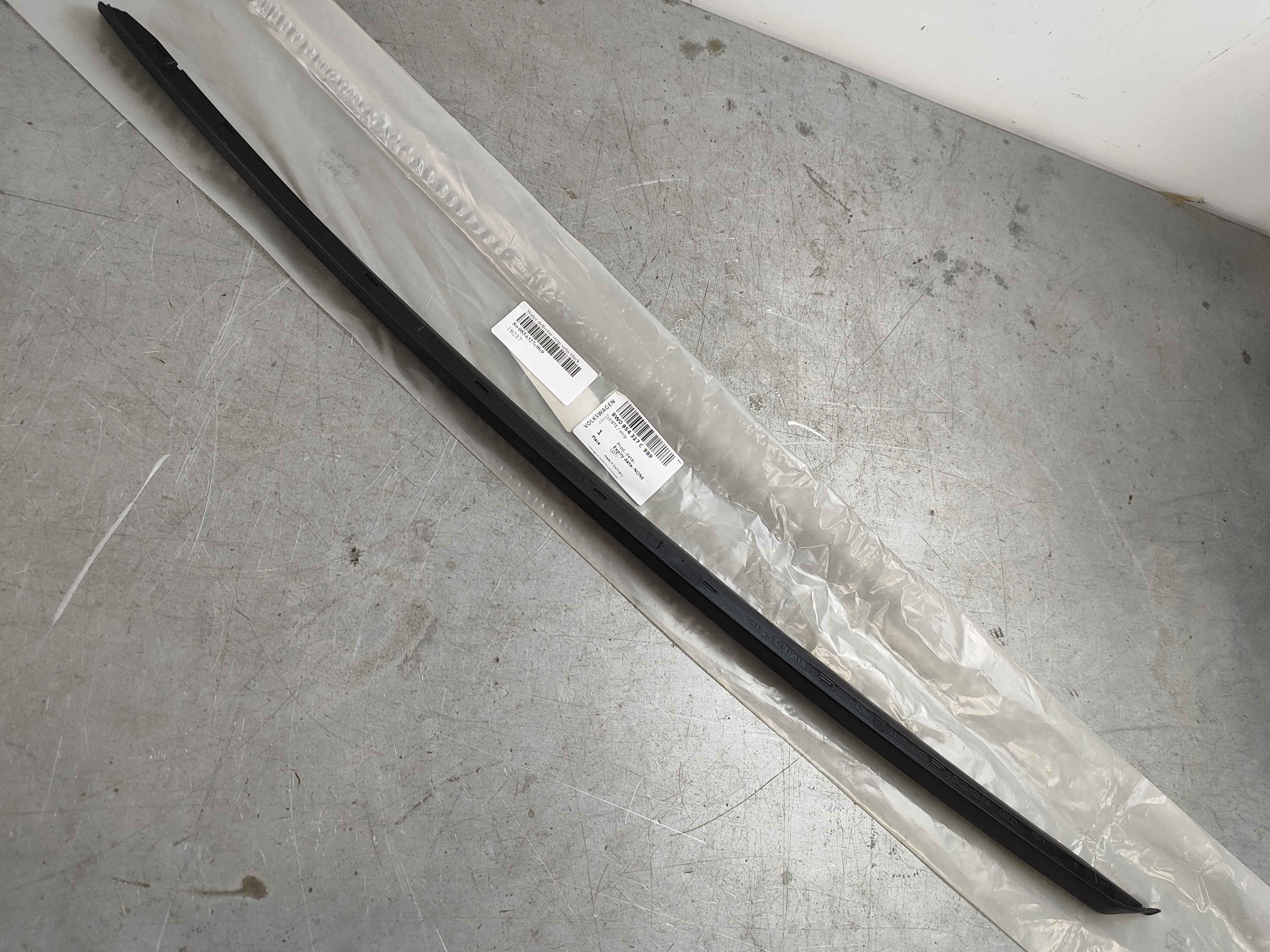 Water deflector strip satin black