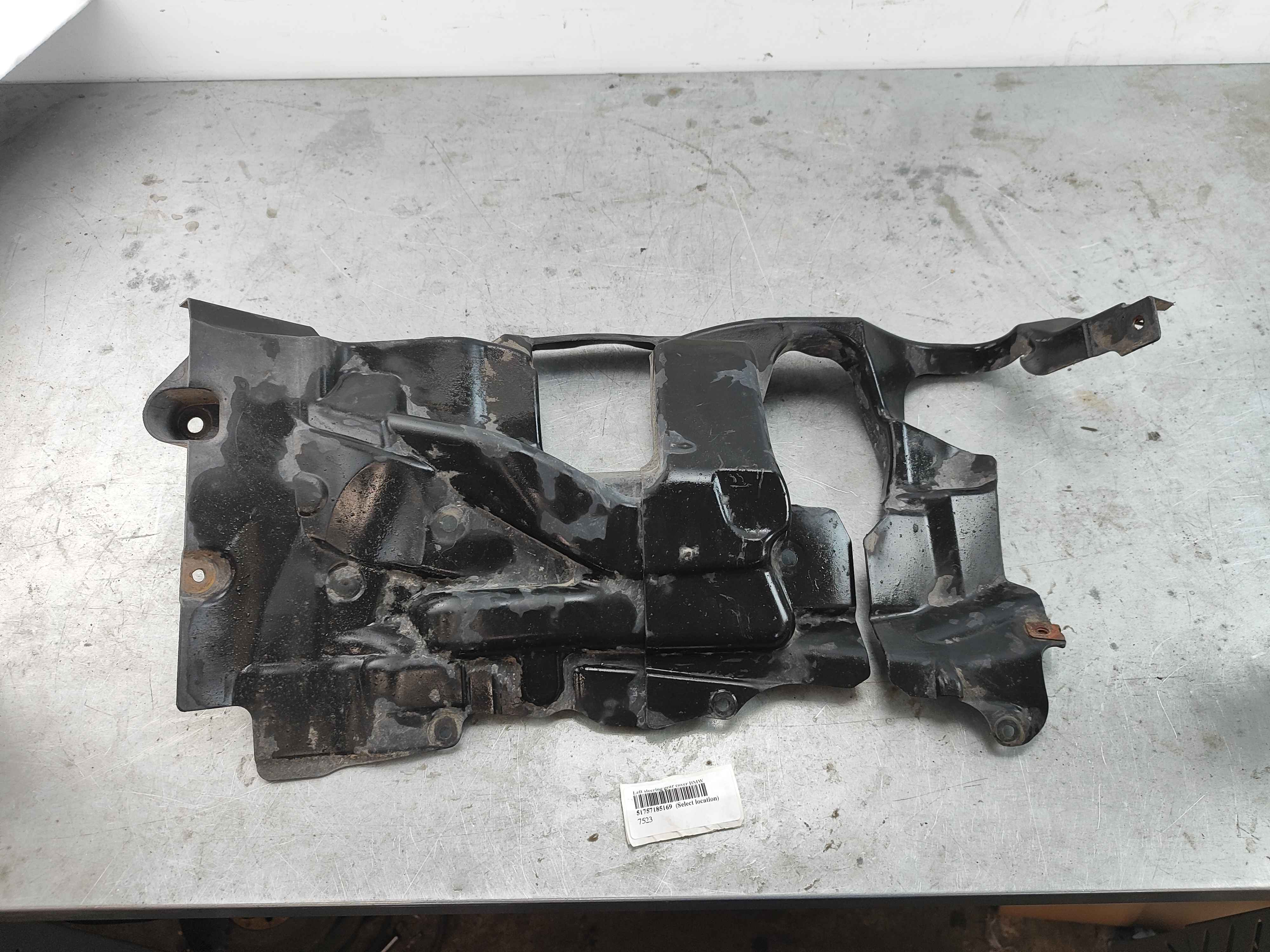 Left steering gear cover BMW