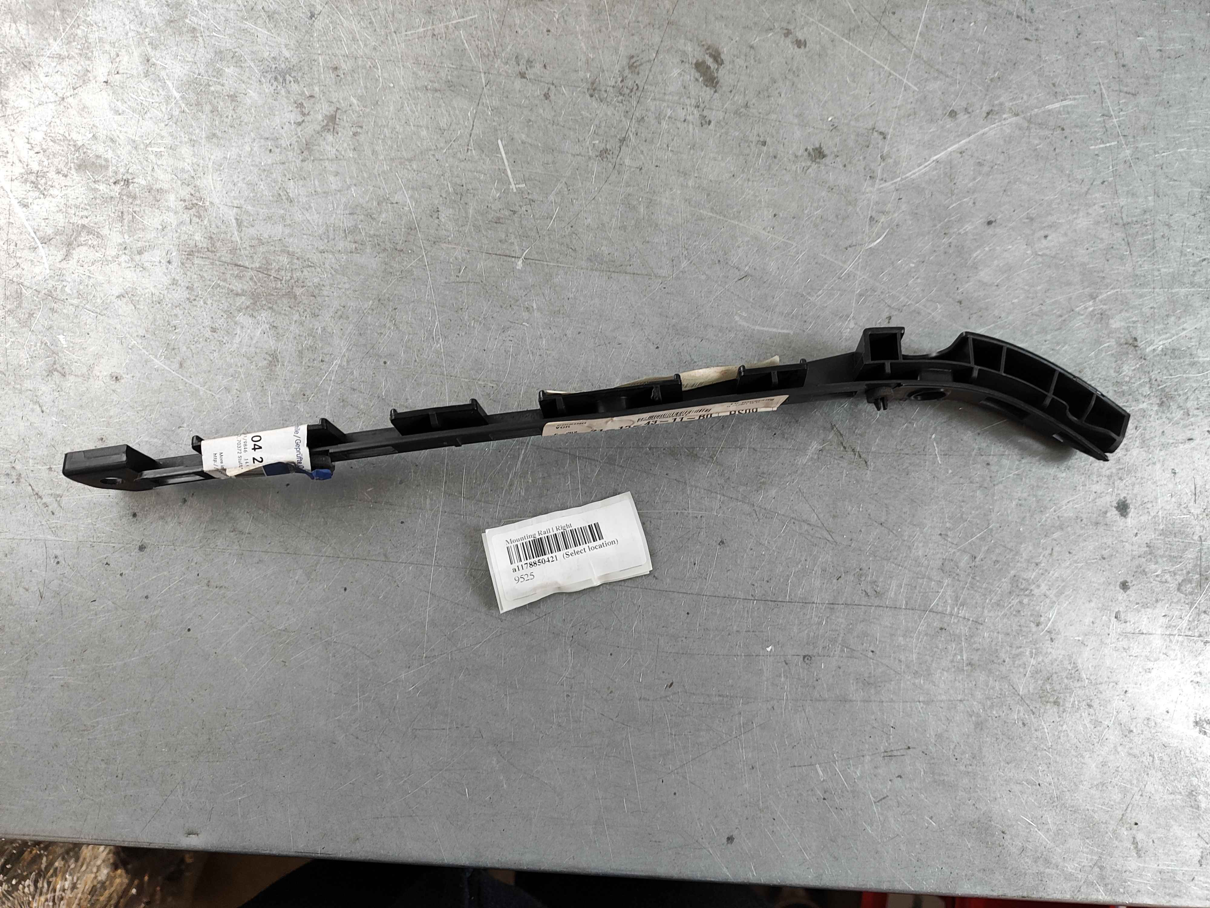 Mounting Rail | Right