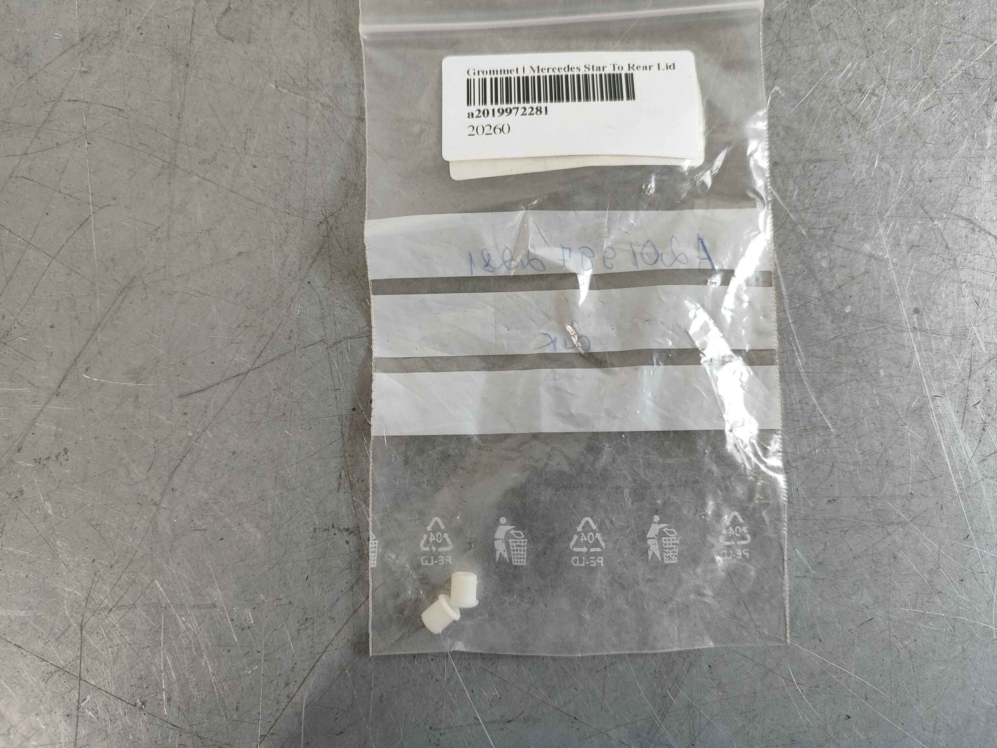 Grommet | Mercedes Star To Rear Lid