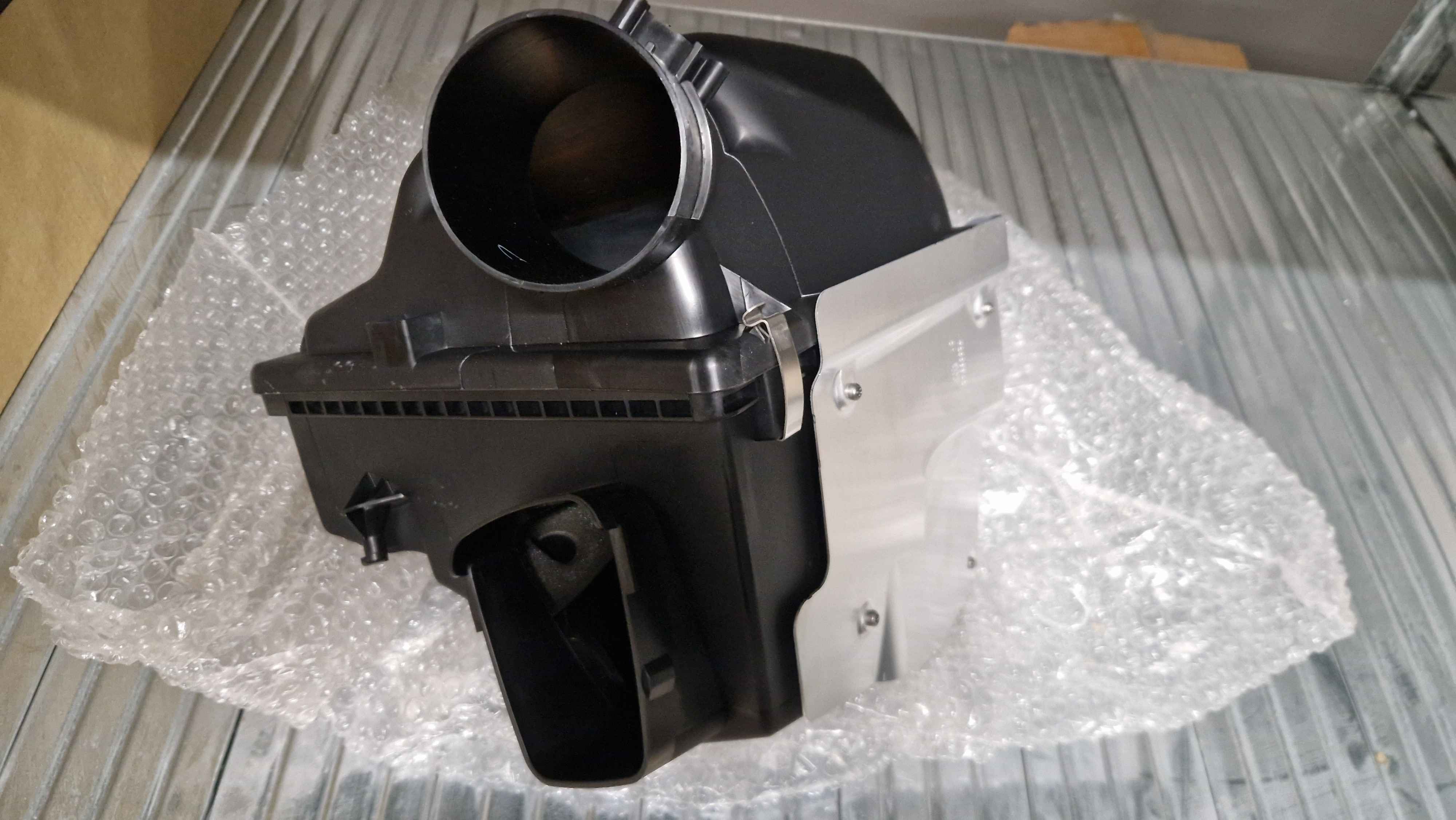 Intake silencer BMW