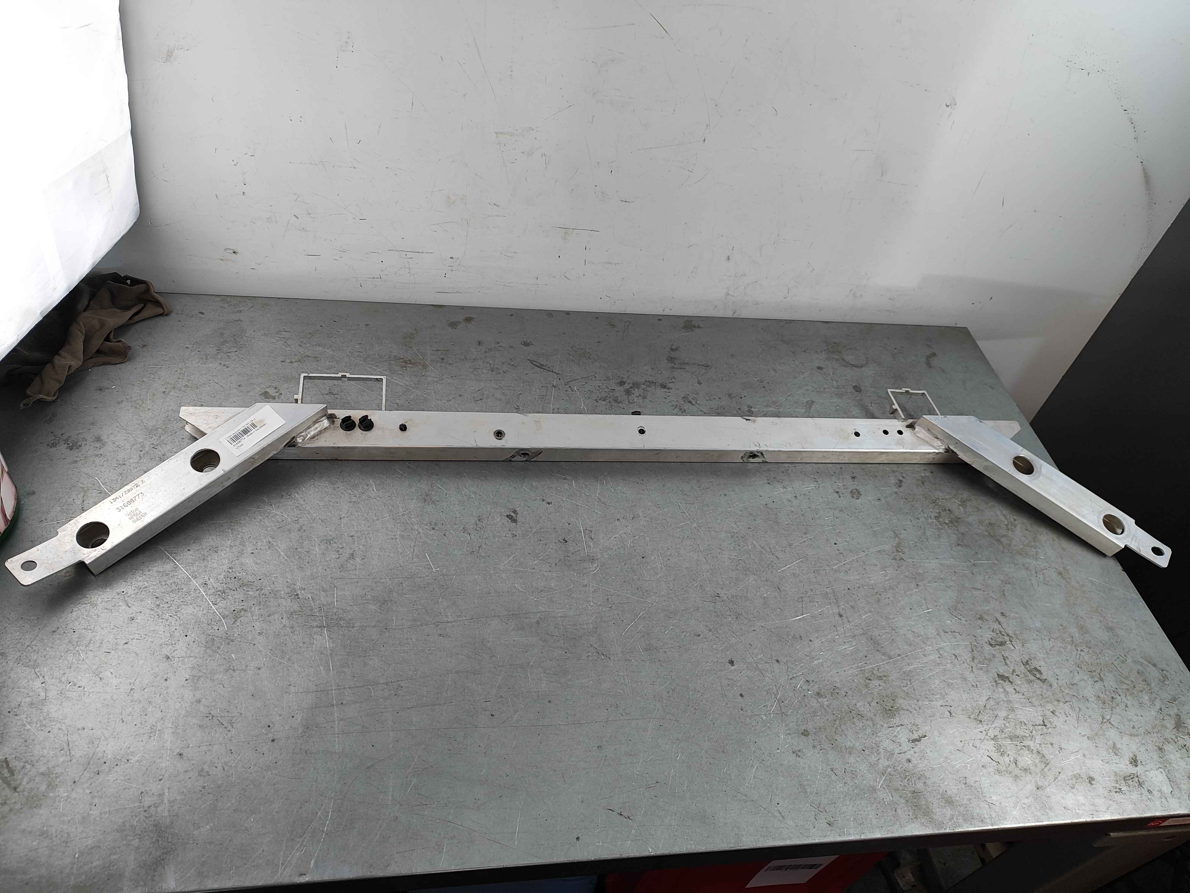 Cross member (XC60 (18-))