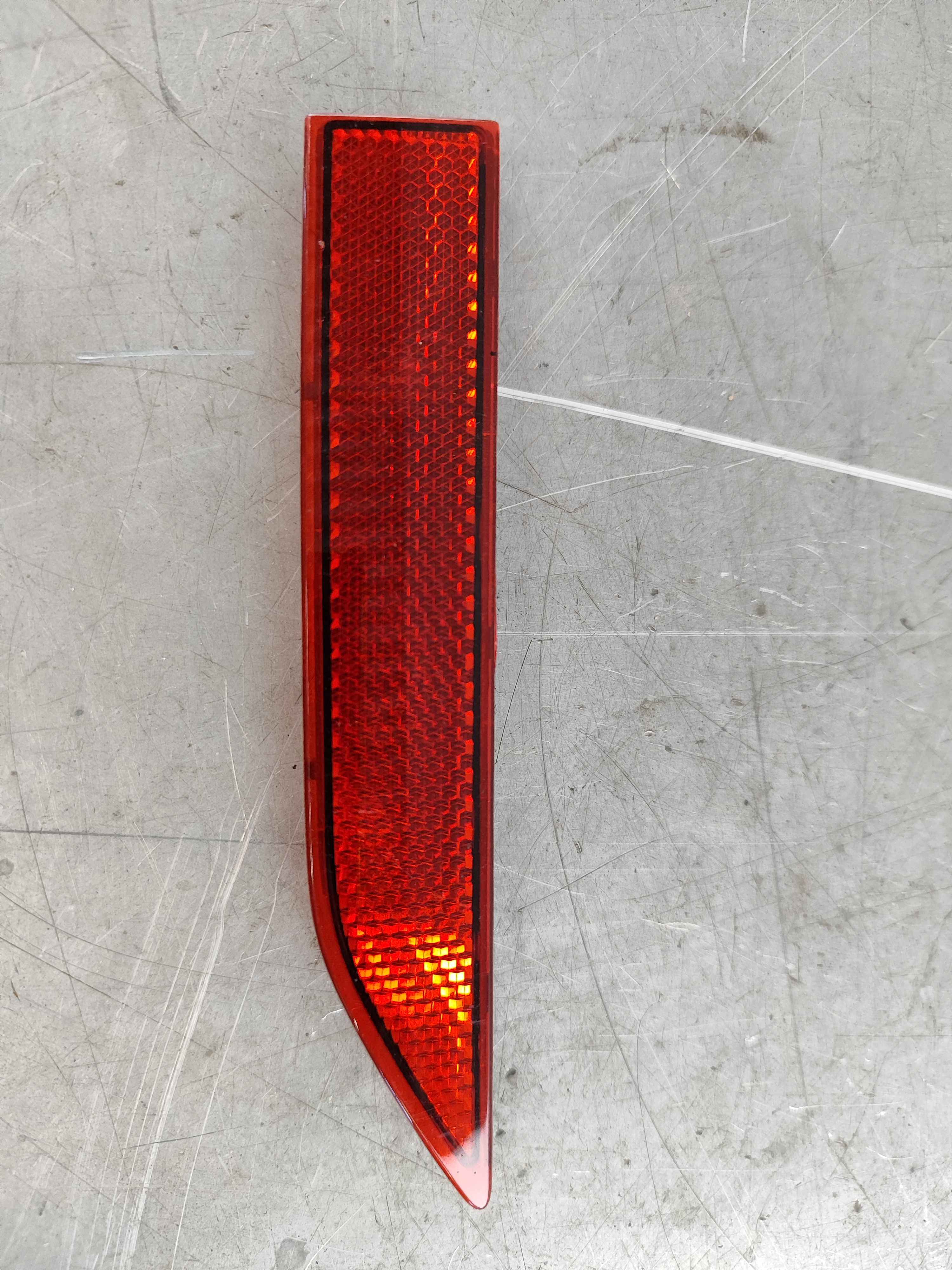 Rear light reflector