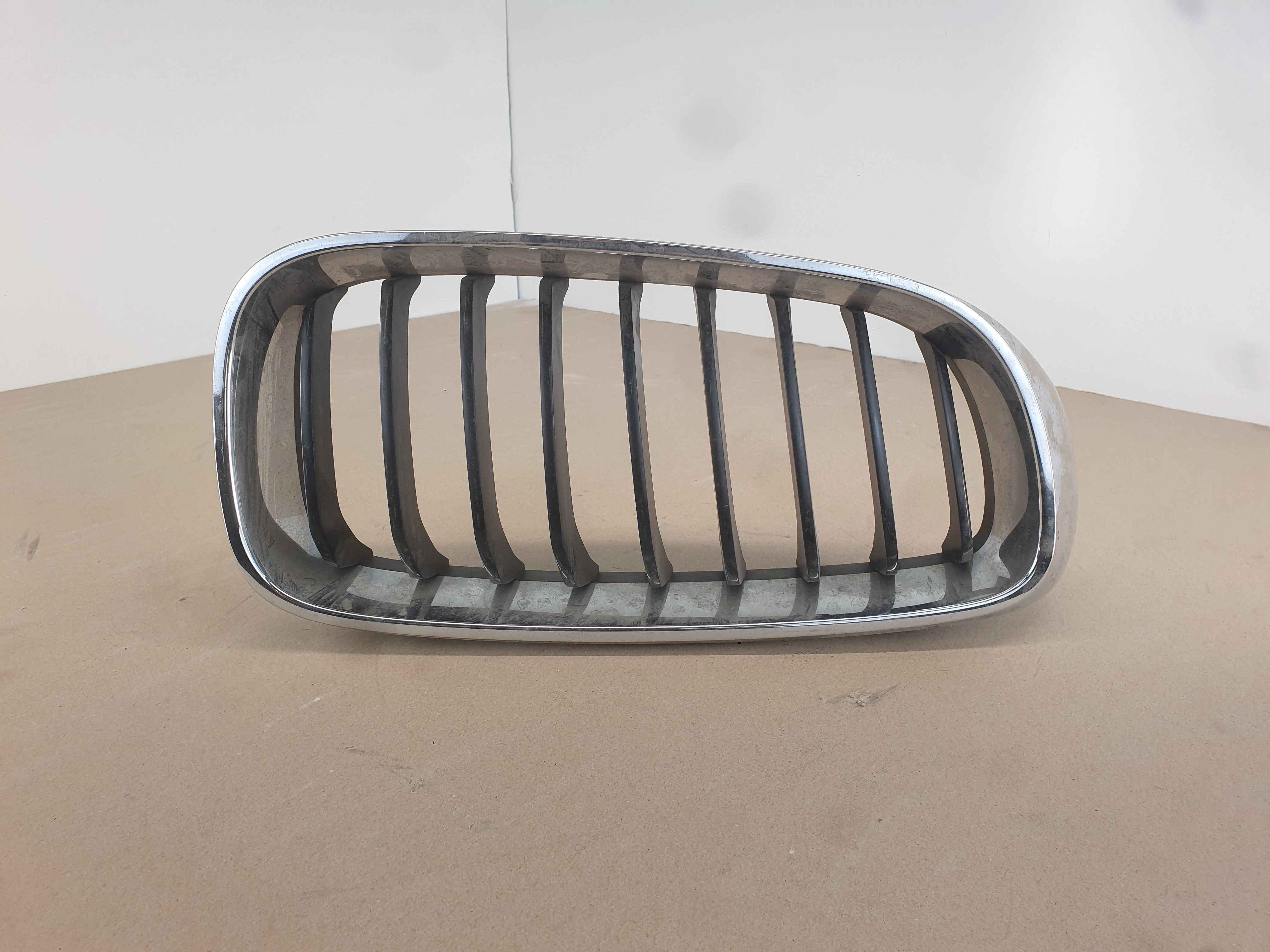 Grille, front, right BMW
