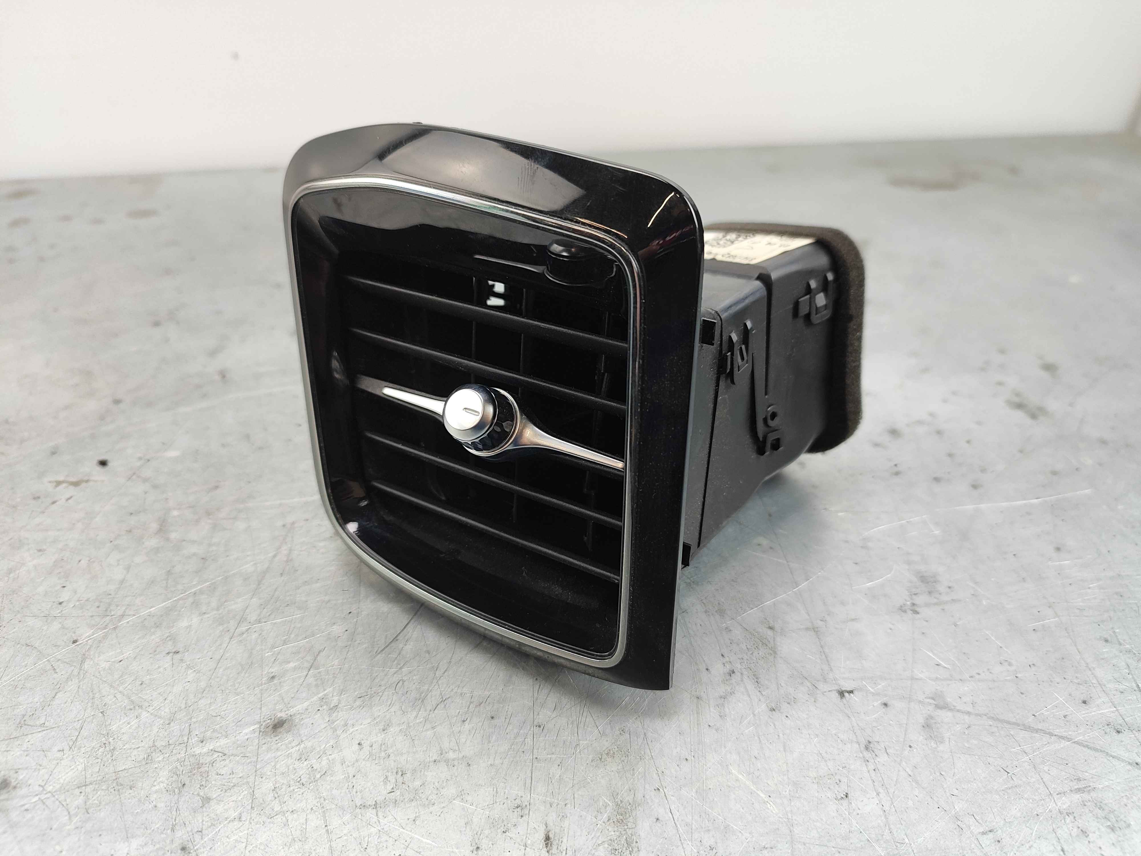Air outlet left