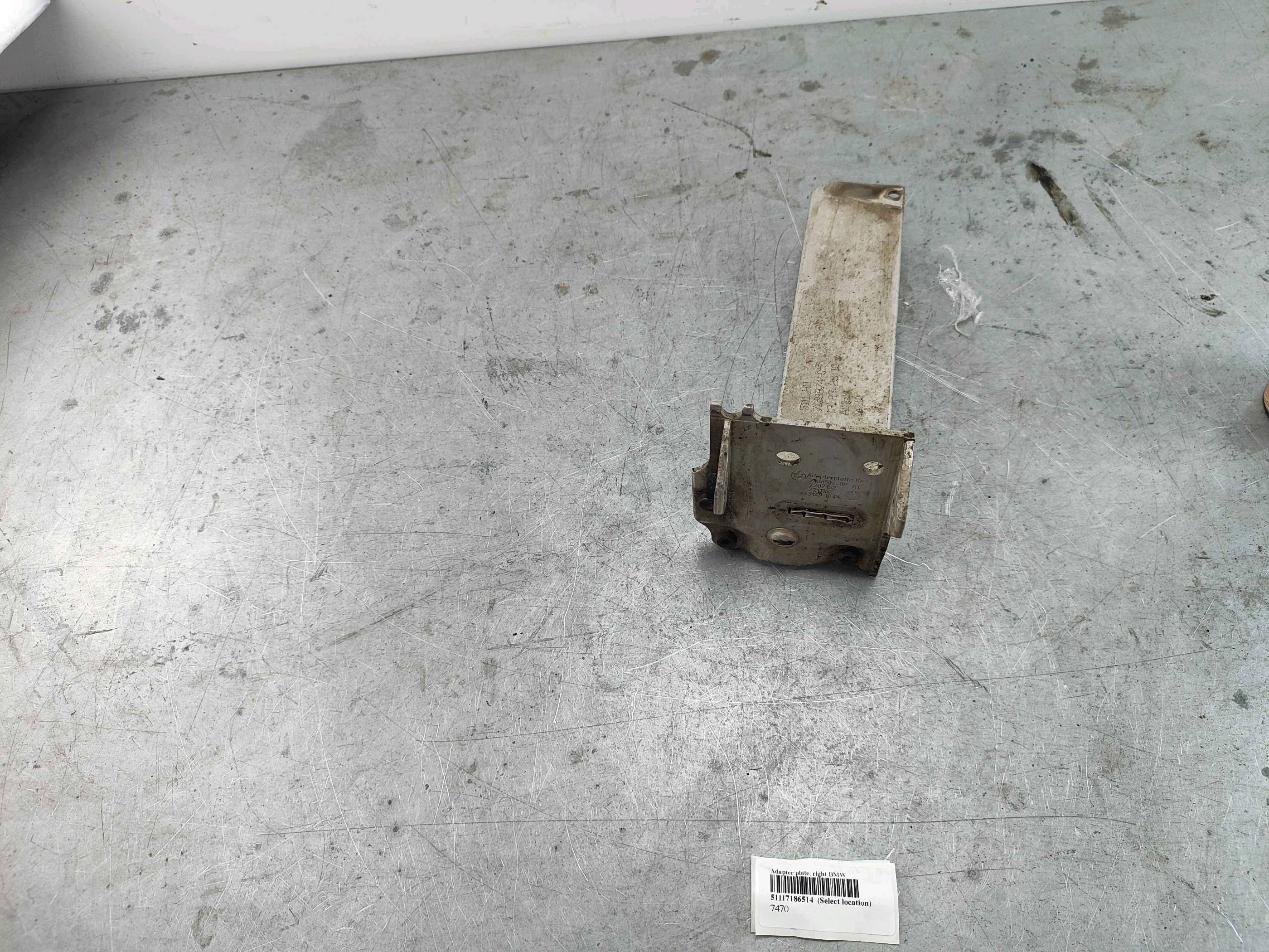 Adapter plate, right BMW