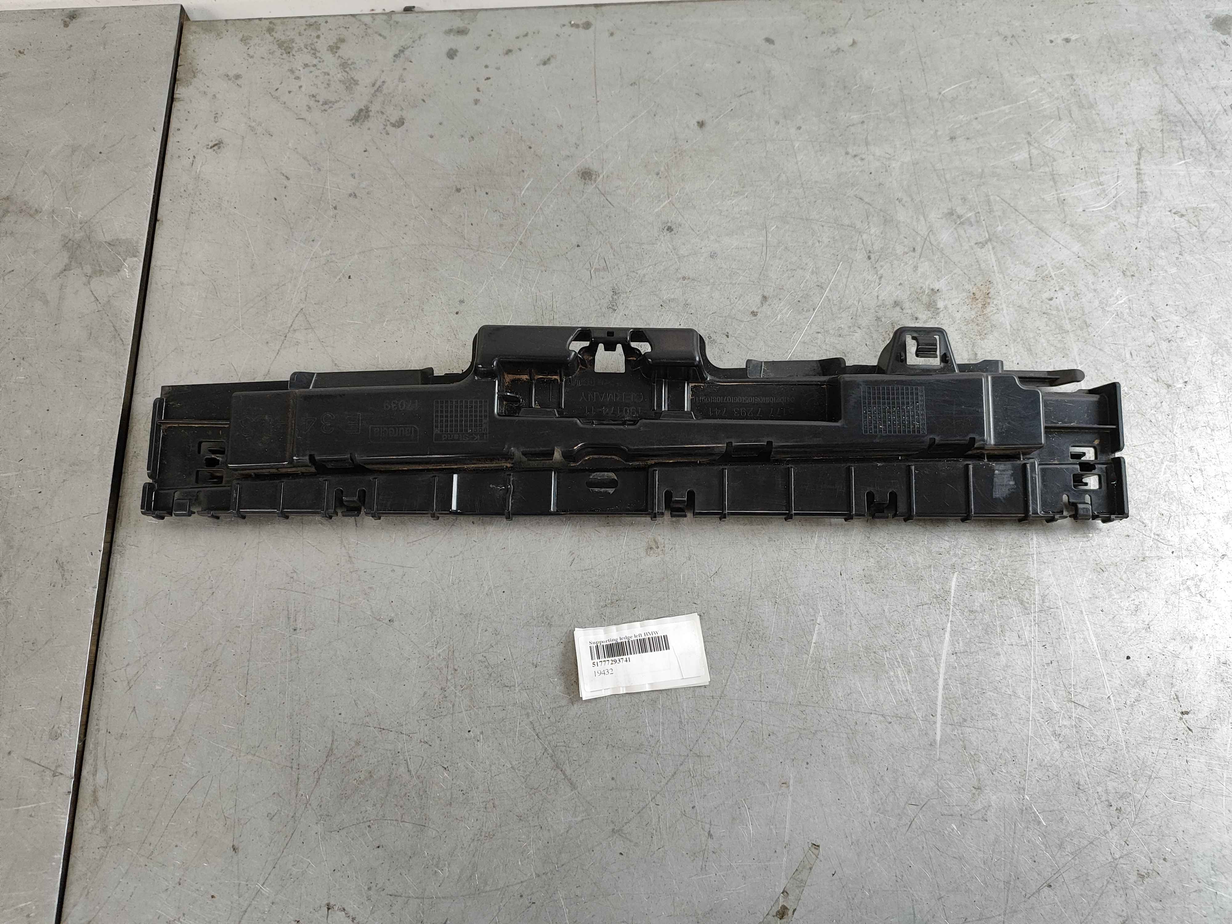 Supporting ledge left BMW