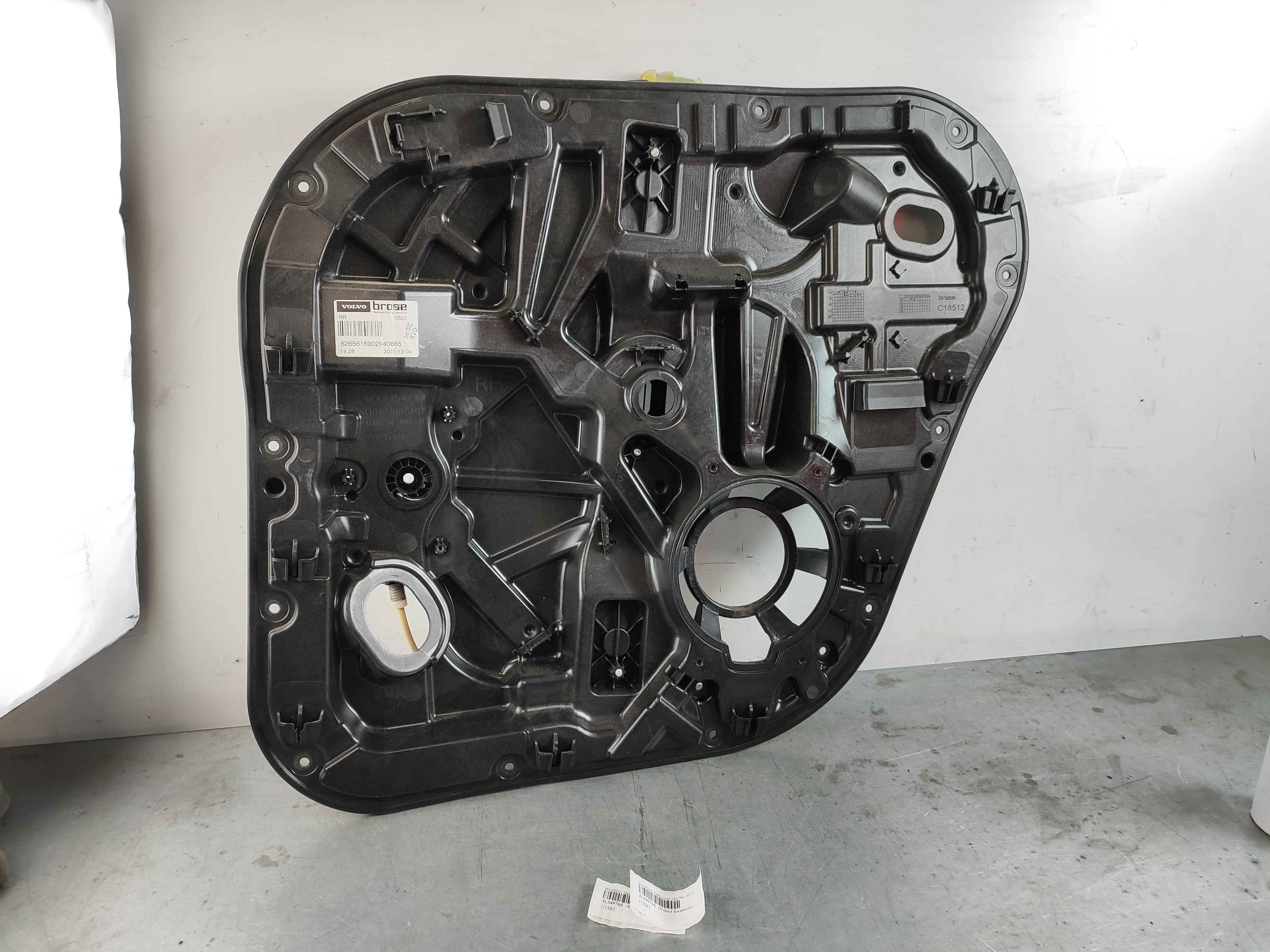 Retainer, right rear (XC90 (16-))