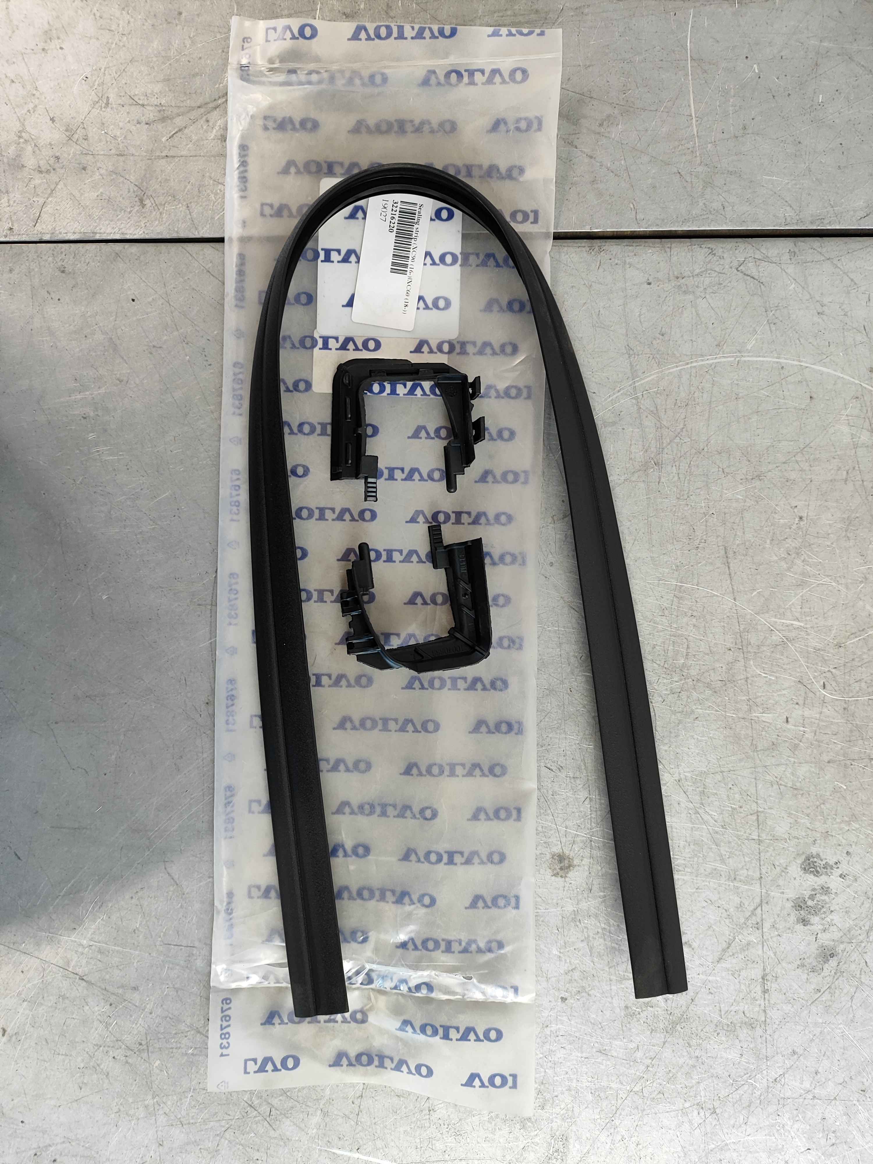 Sealing strip (XC90 (16-)|XC60 (18-))