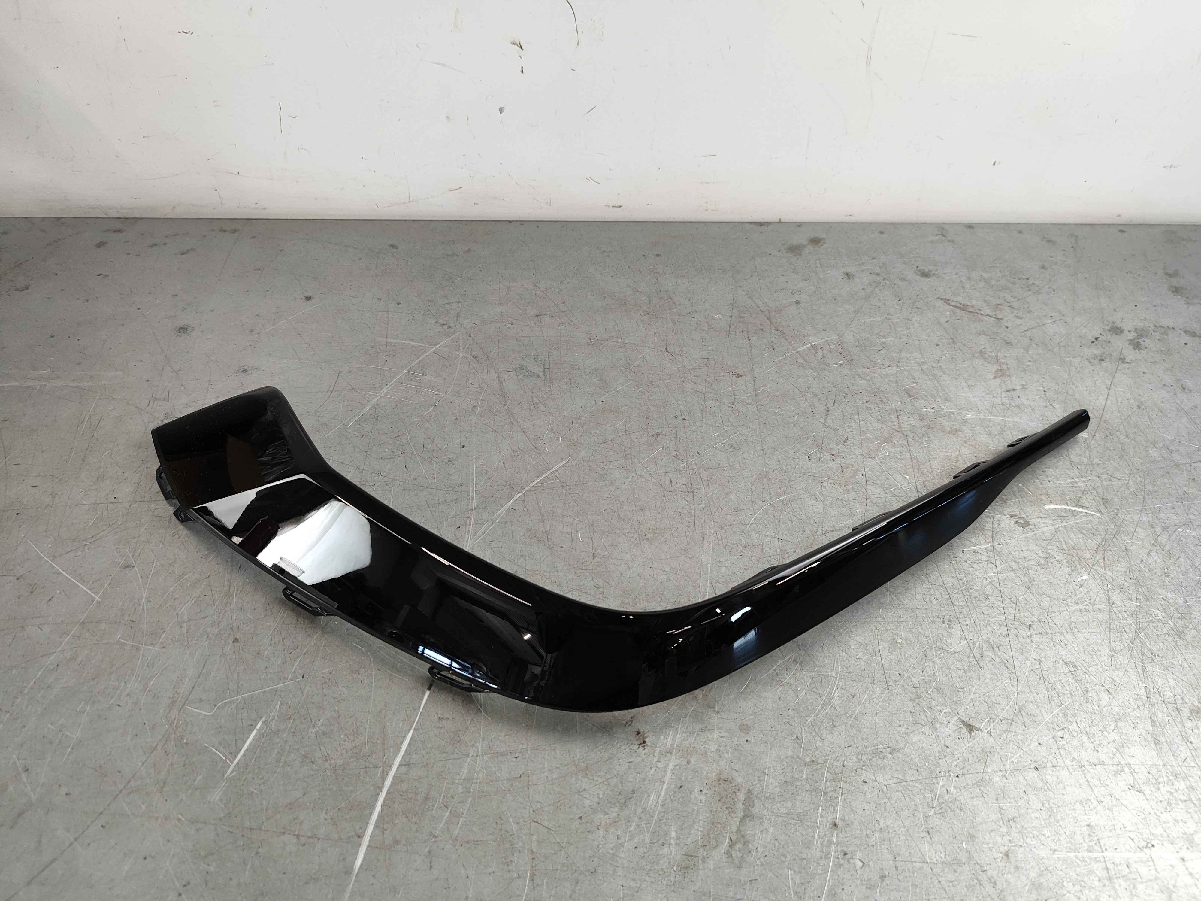 Trim black-glossy
