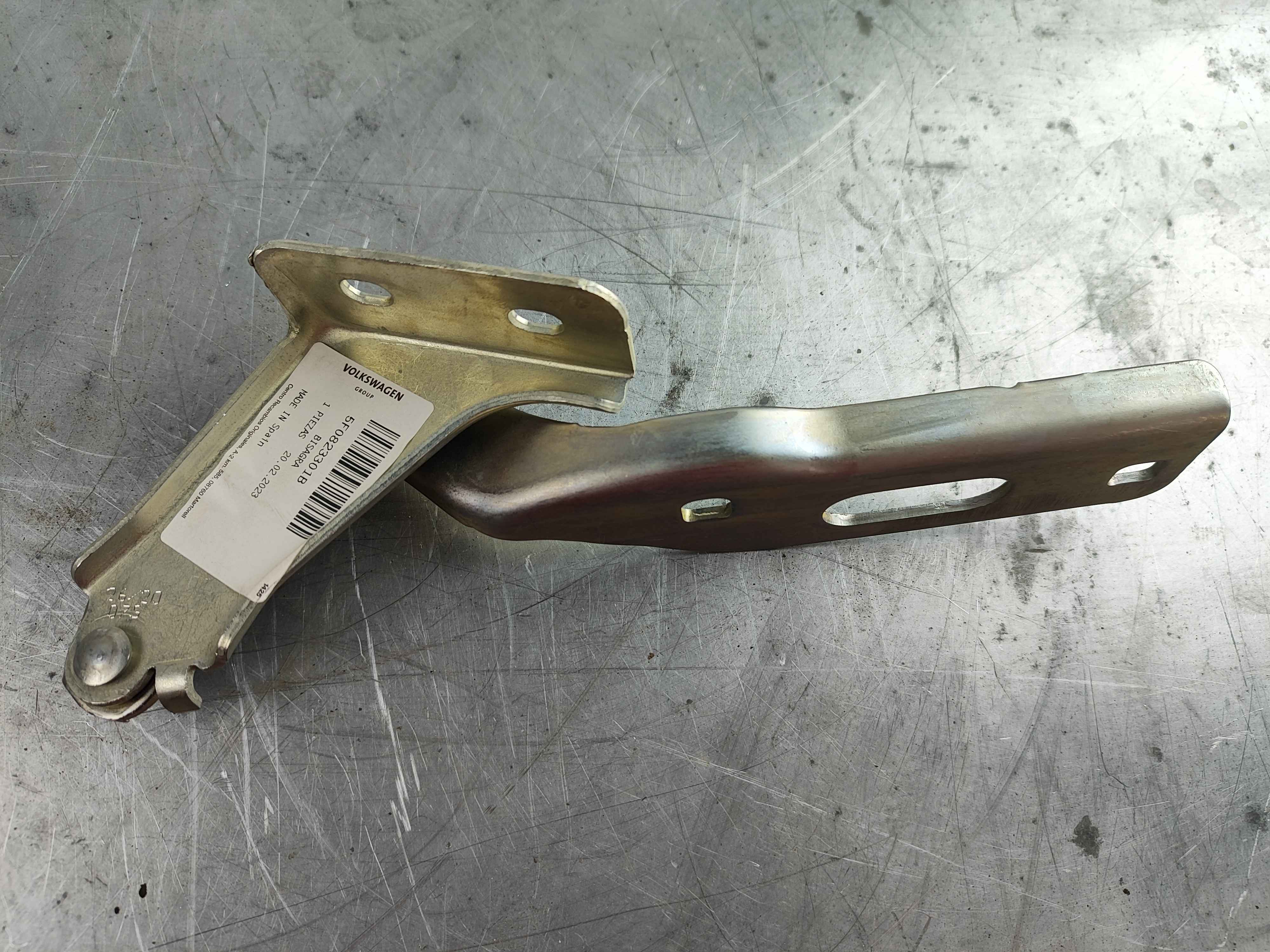 Lid hinge