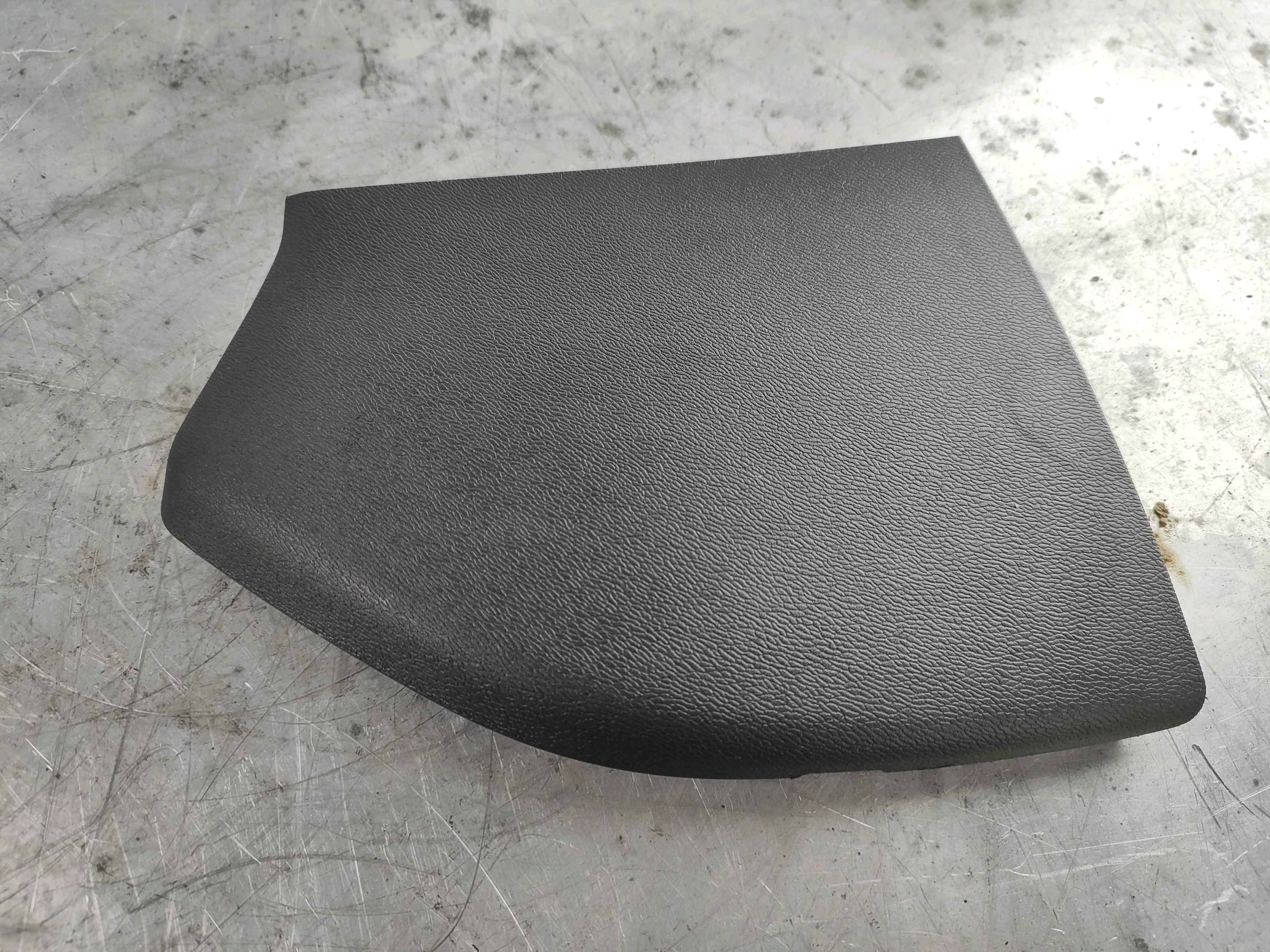 End cover Interior code: RXXX. passenger side Variant code: EJ02