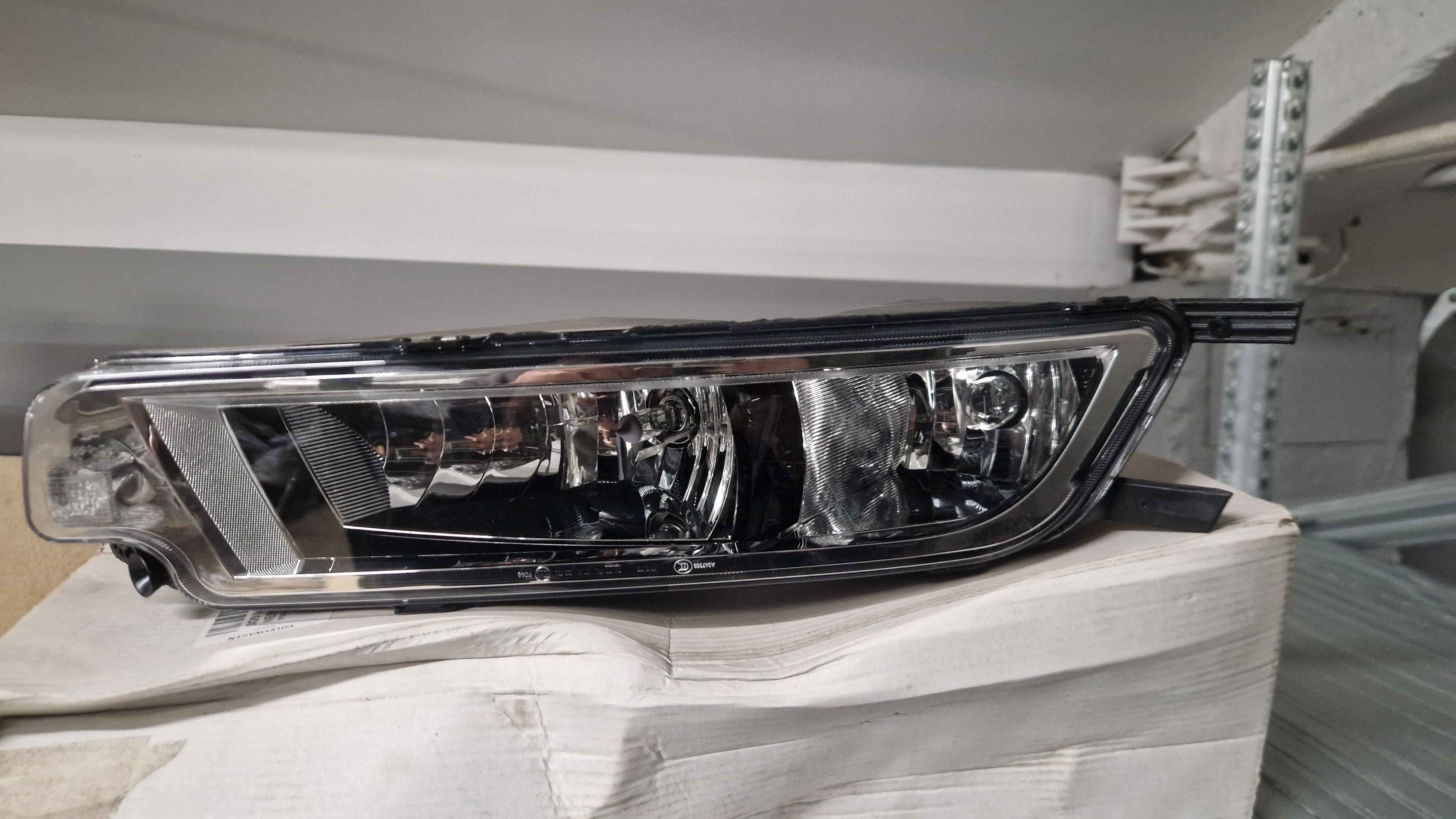Halogen fog lights with static cornering light and day driving lights Volkswagen Passat GTE 4 motion