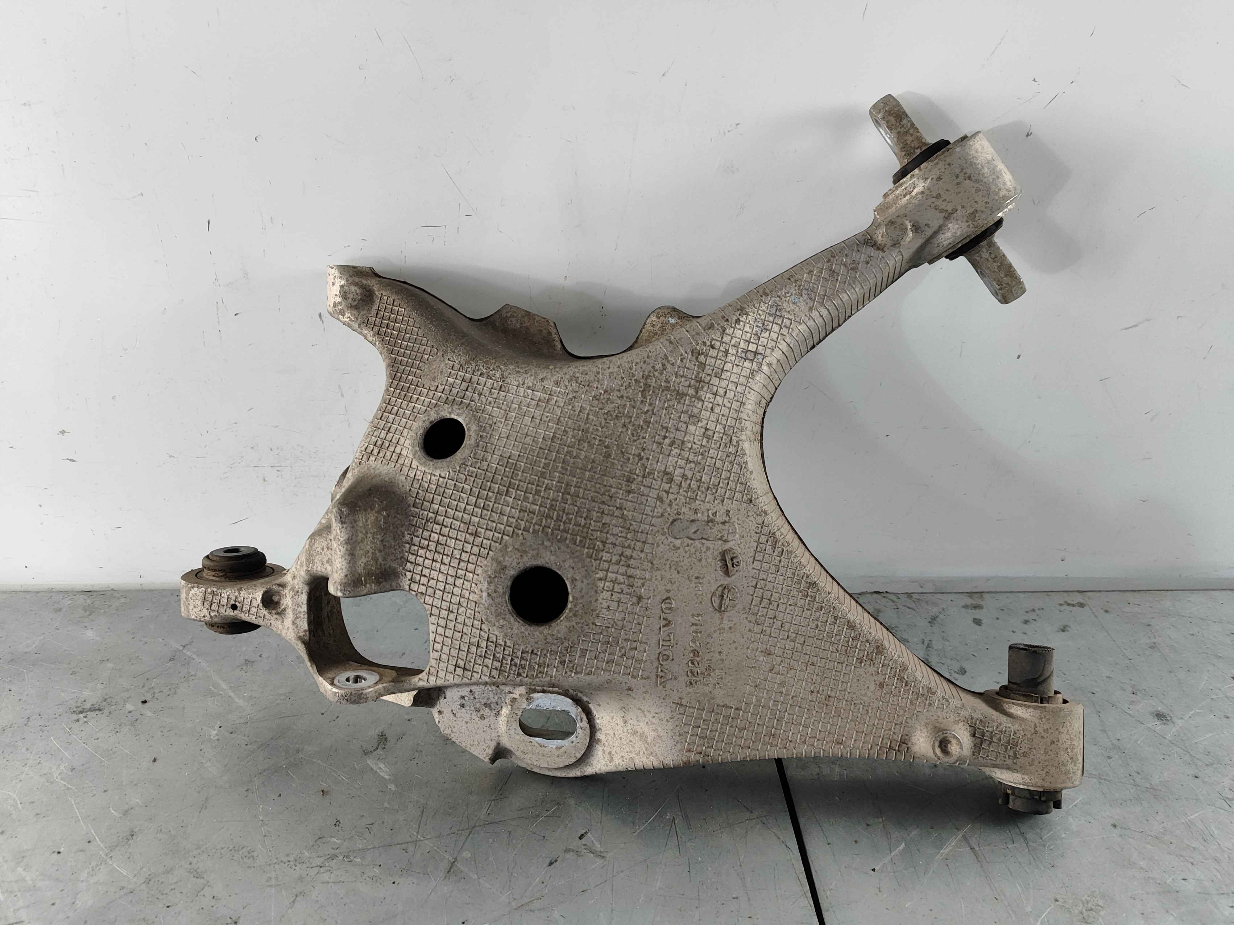 Control arm, right (XC90 (16-)|V90 Cross C.|XC60 (18-)|V60 Cross C. (19-) )