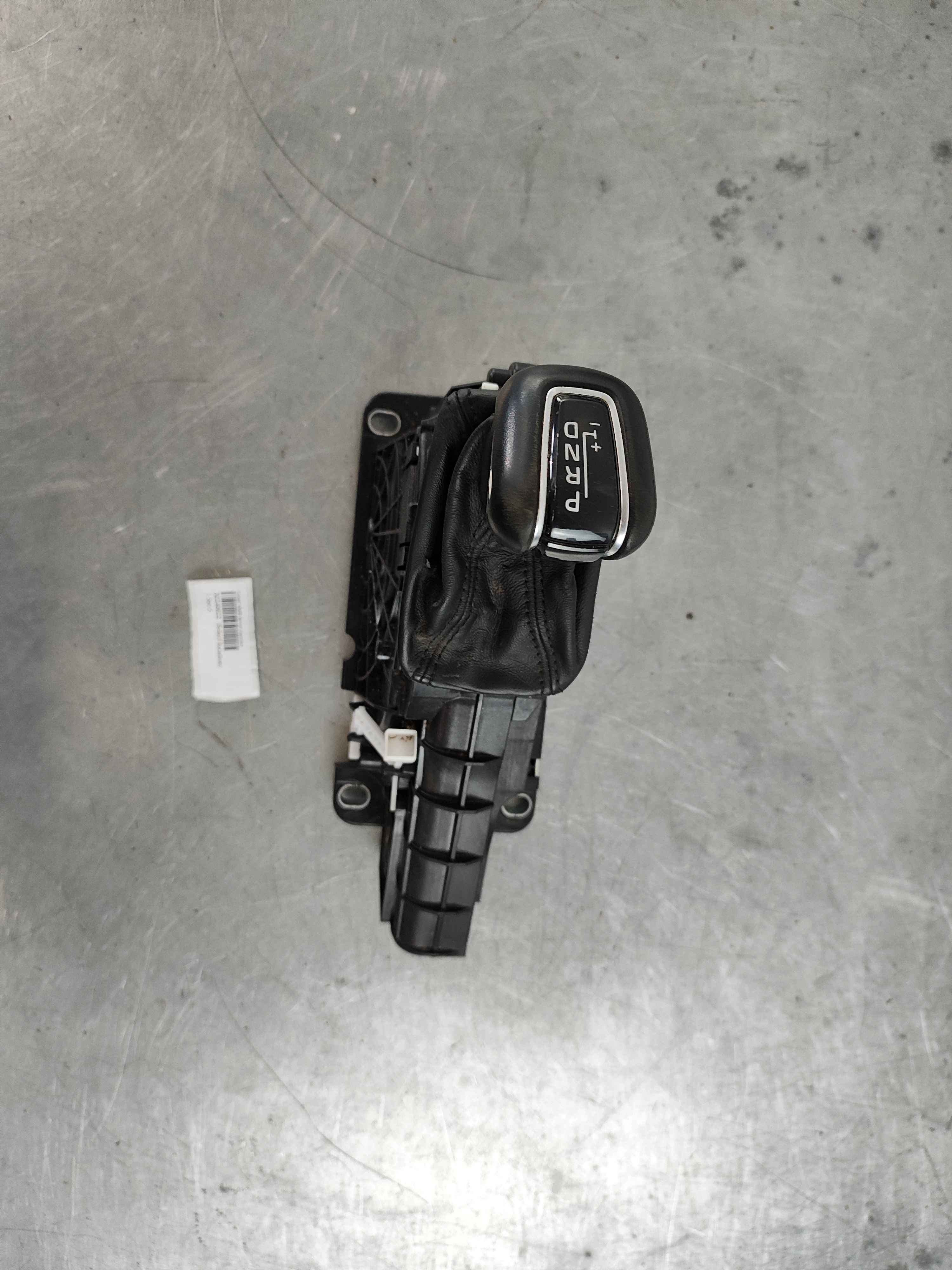 Gear shift lever carrier