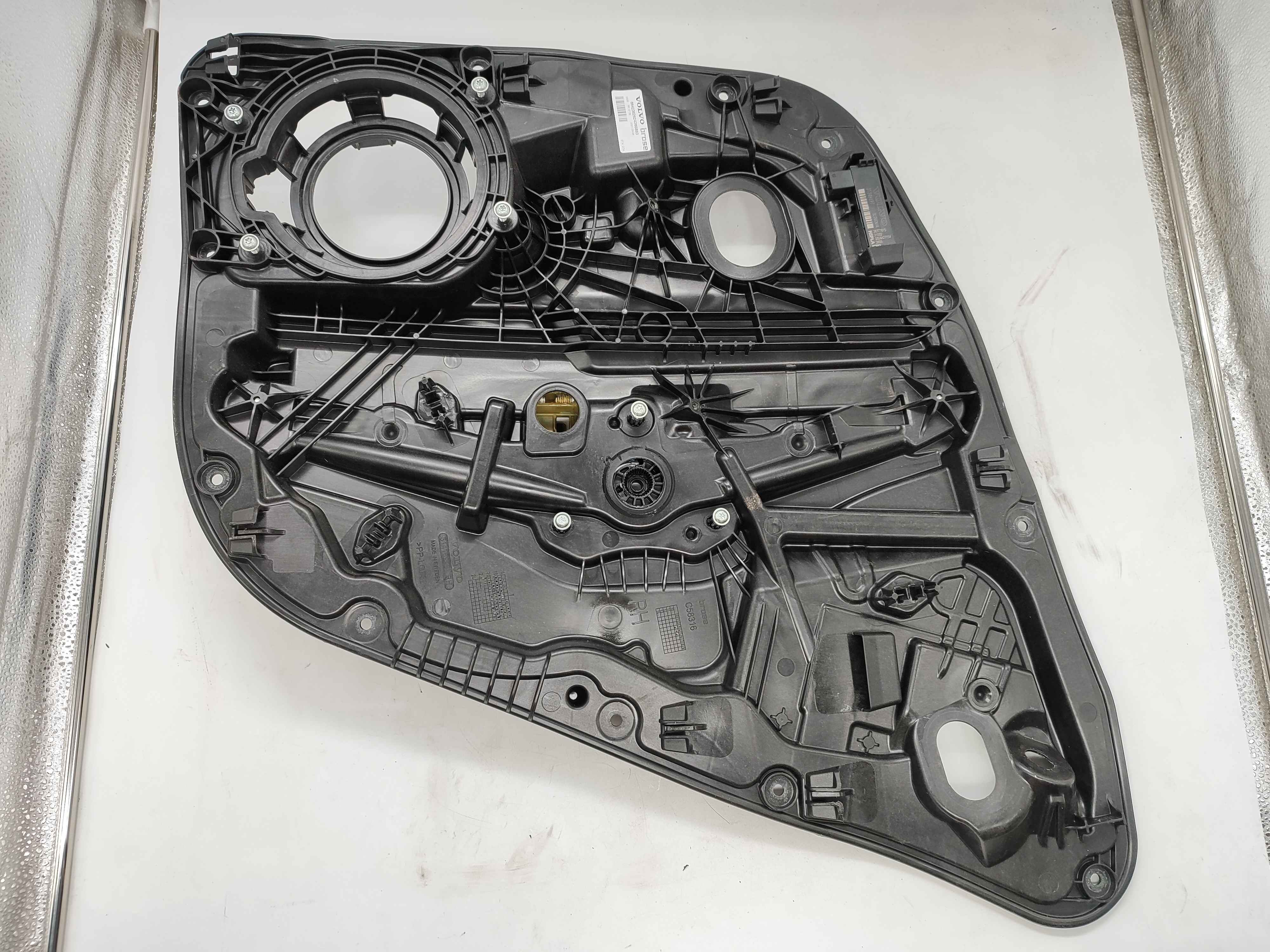 Carrier, right rear (XC60 (18-))