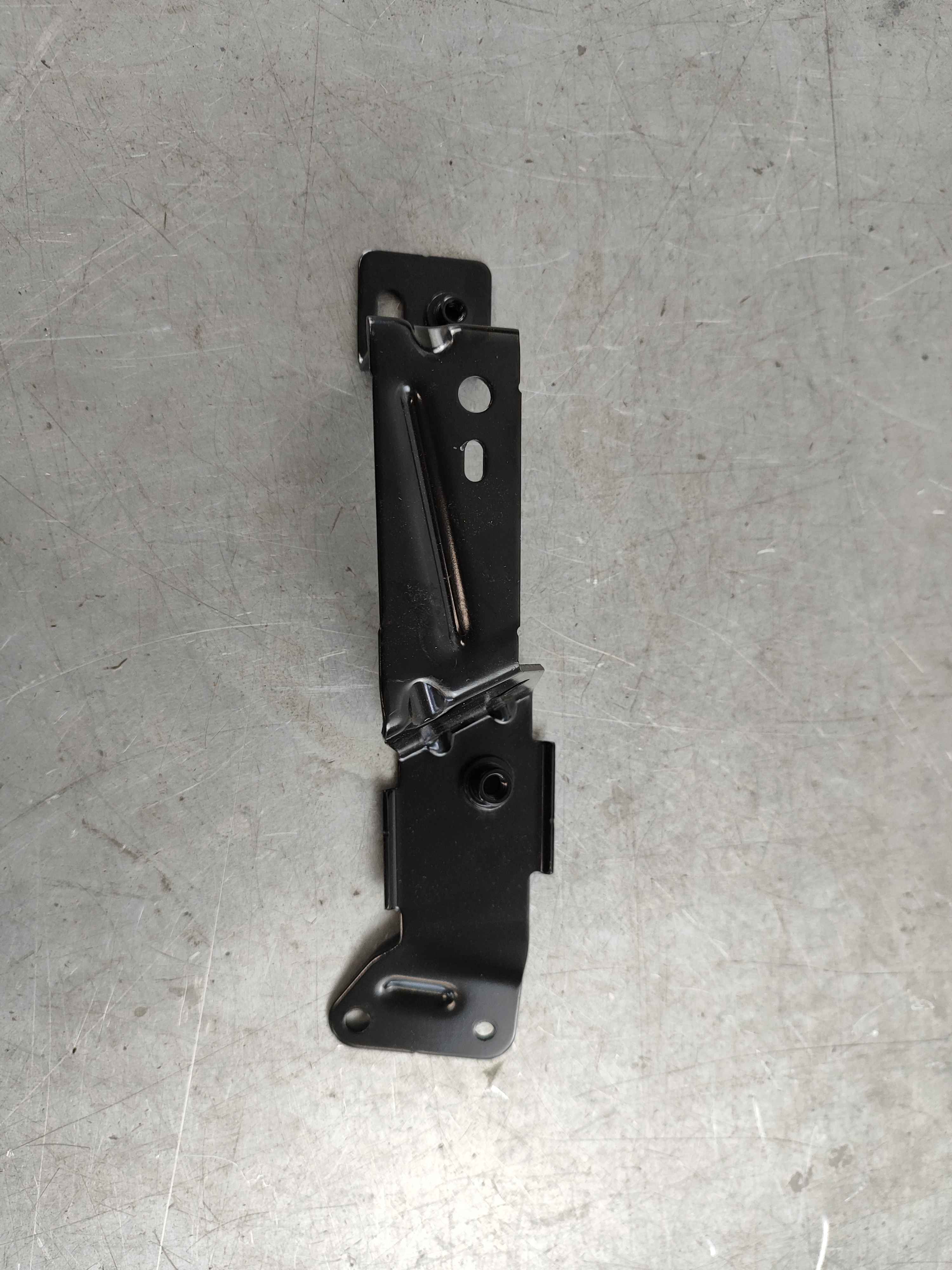 Bracket, right (XC60 (18-))