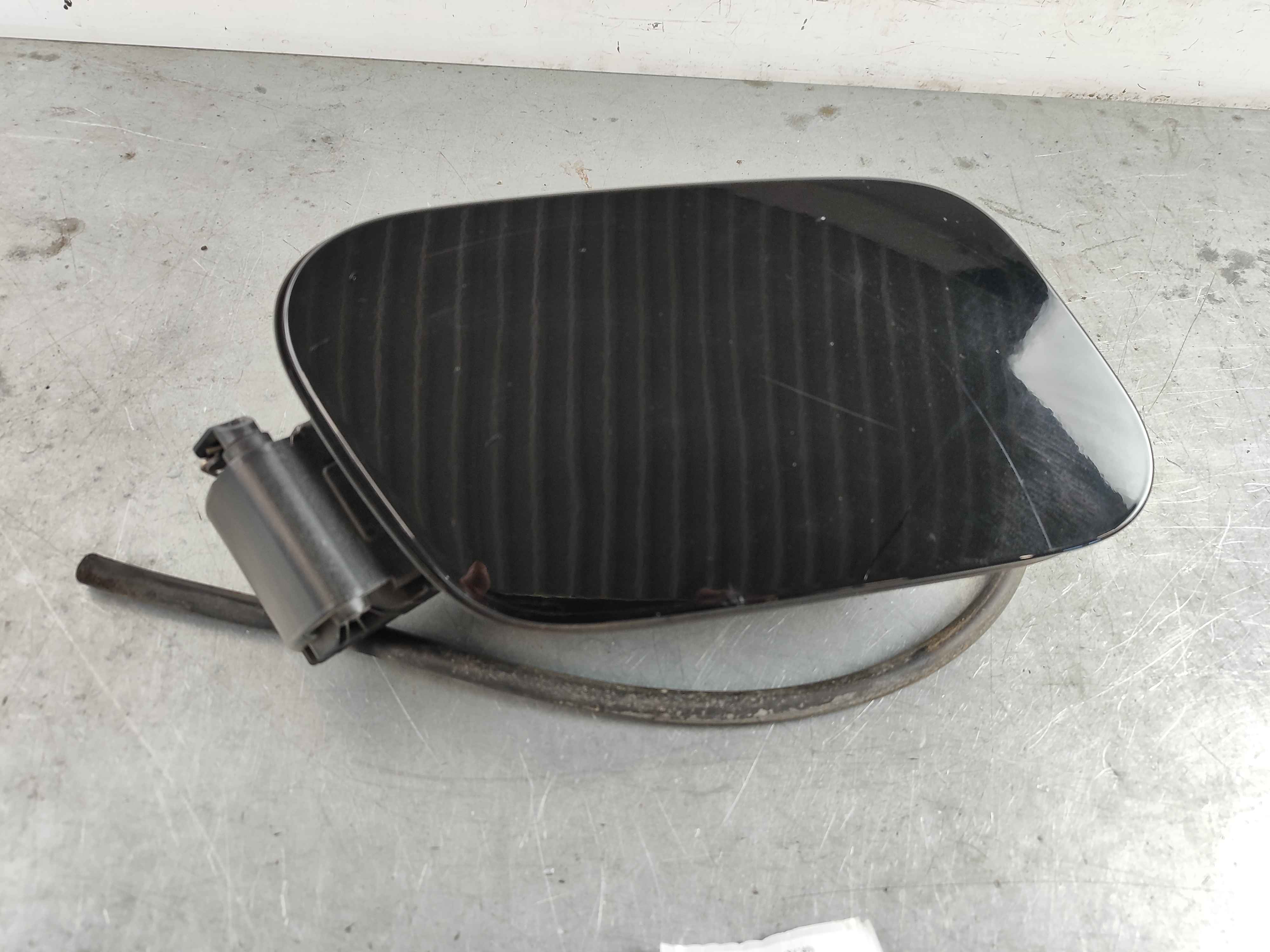 Door latch, tank hatch (XC40)