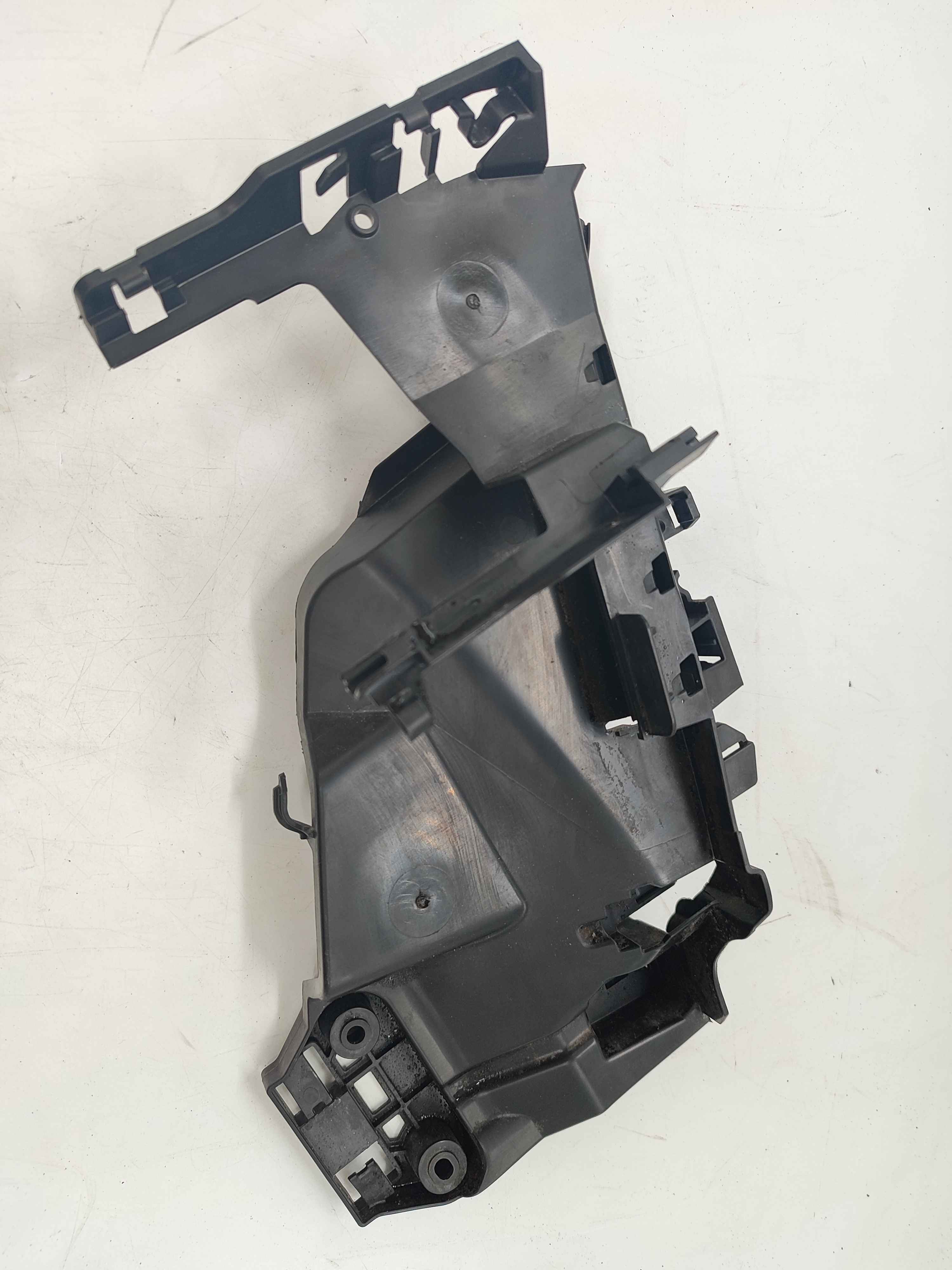 Bracket, left front (XC60 (18-))
