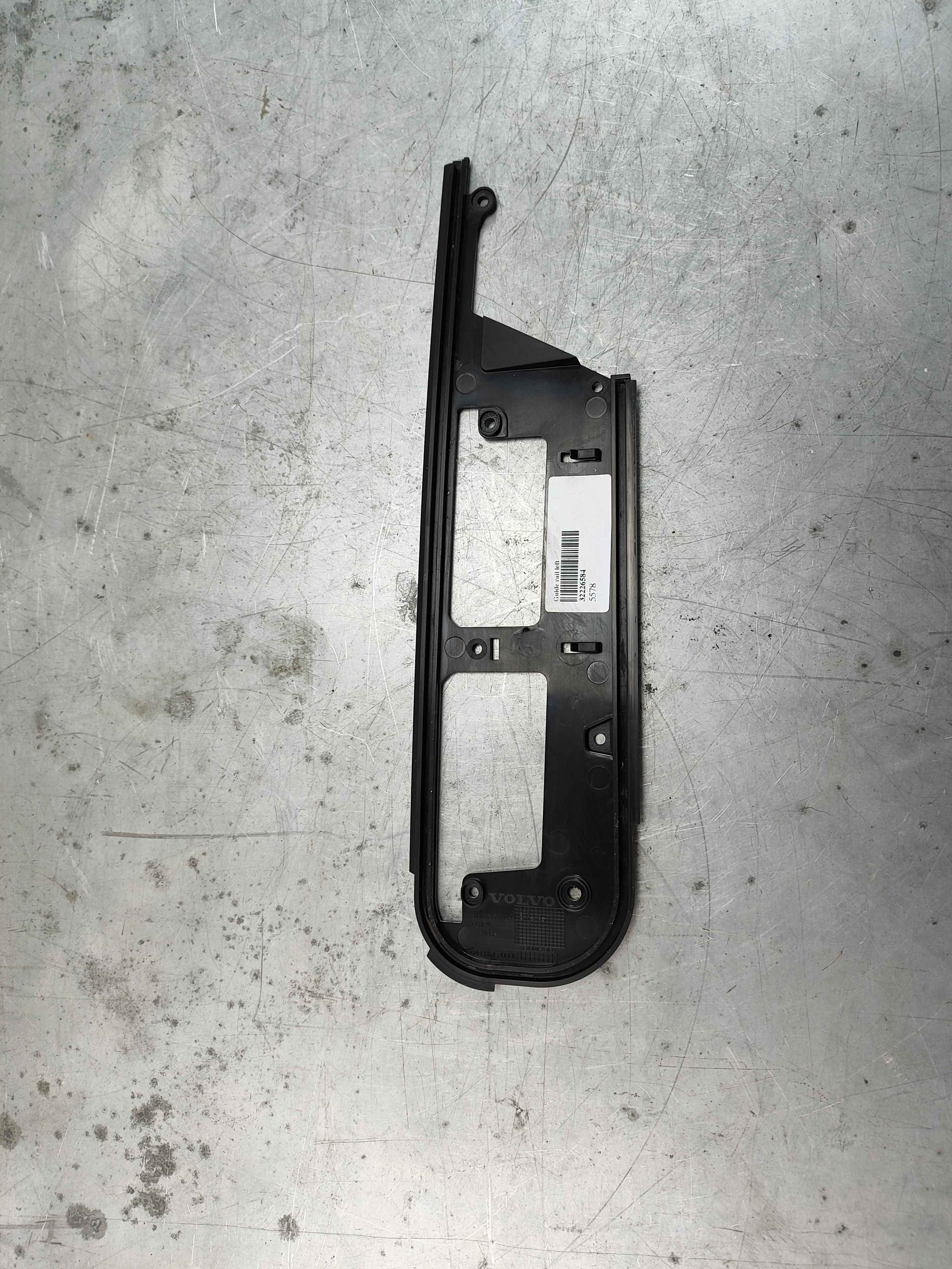 Guide rail left