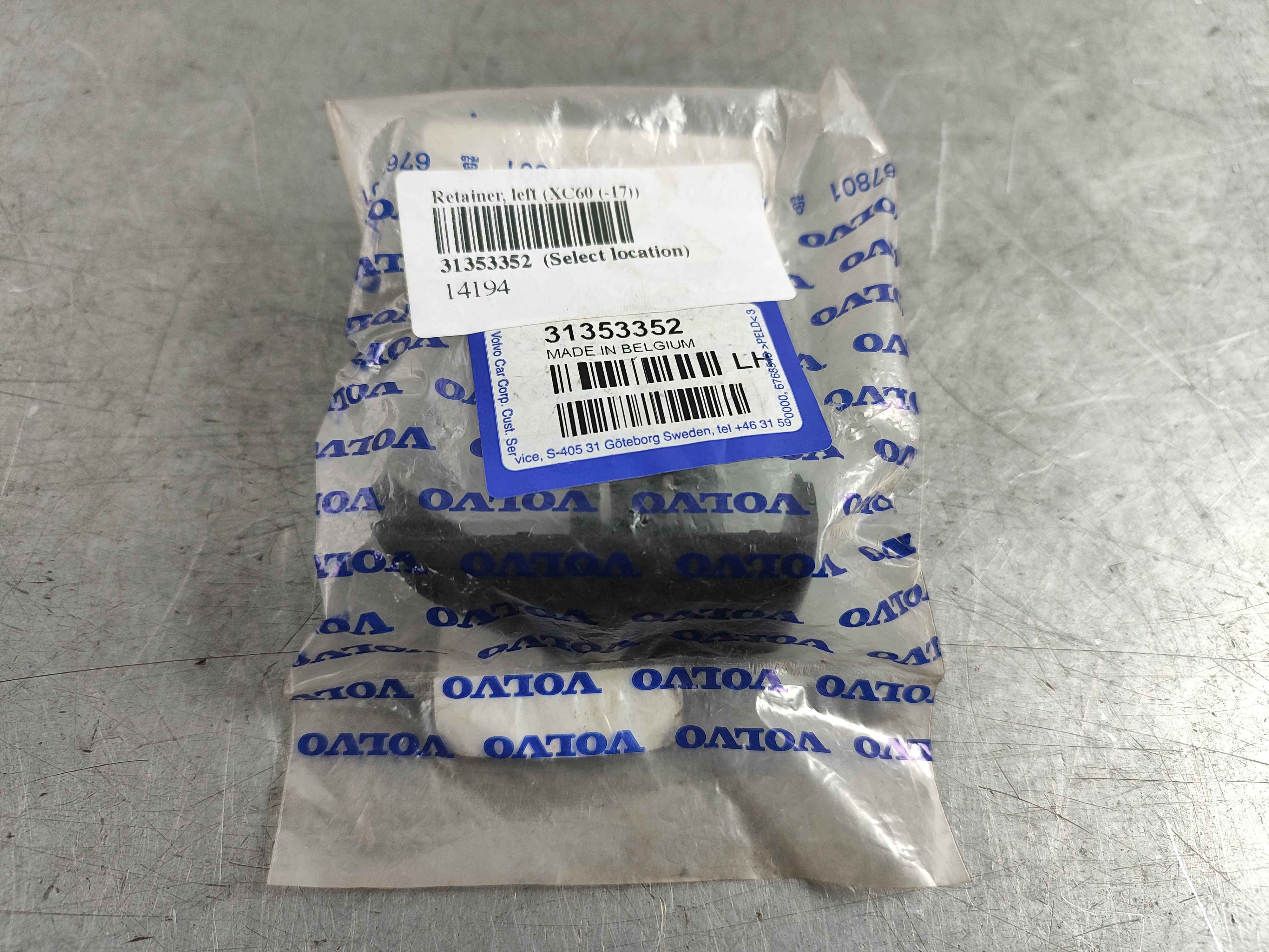 Retainer, left (XC60 (-17))