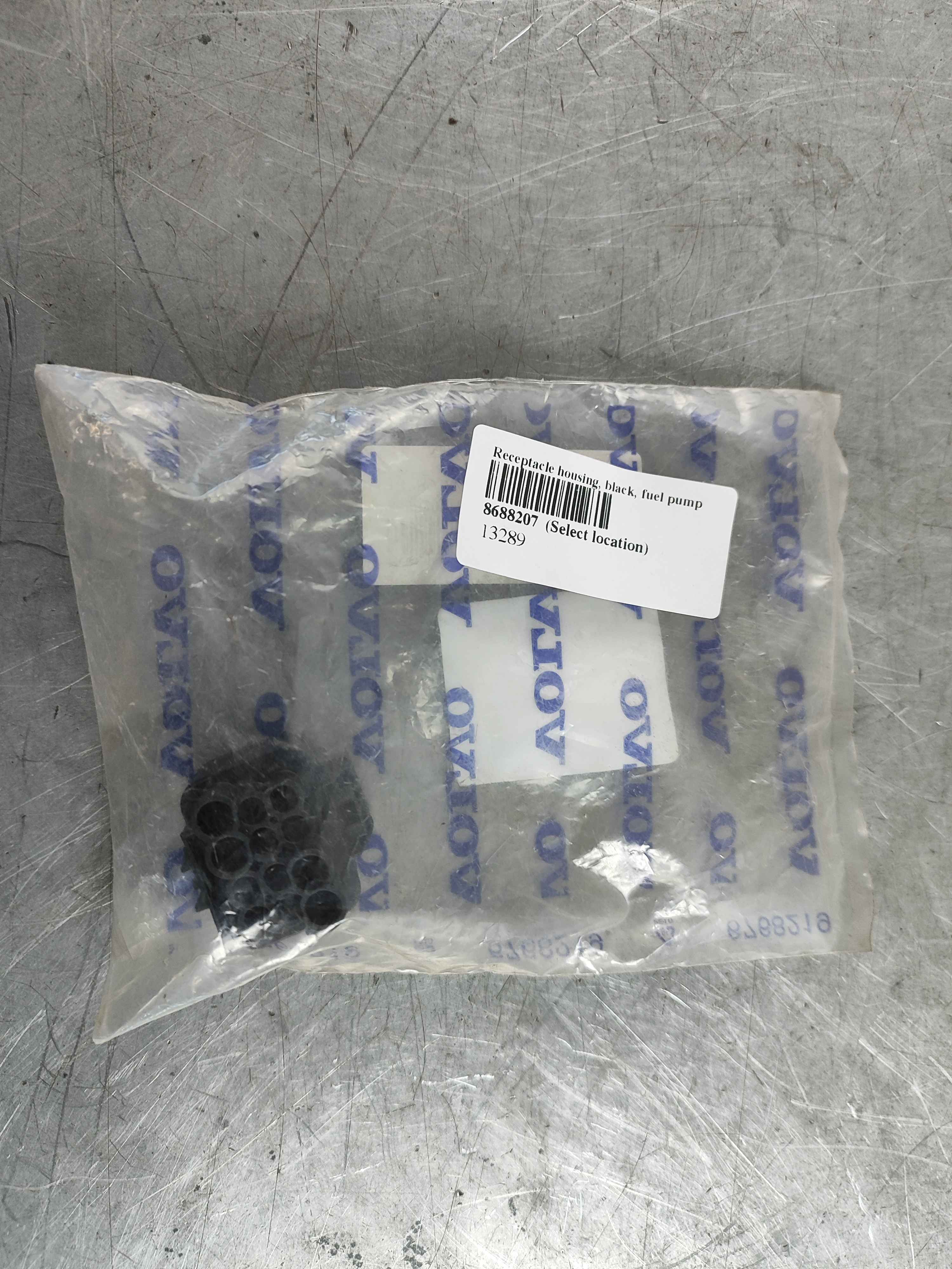 Receptacle housing, black, fuel pump