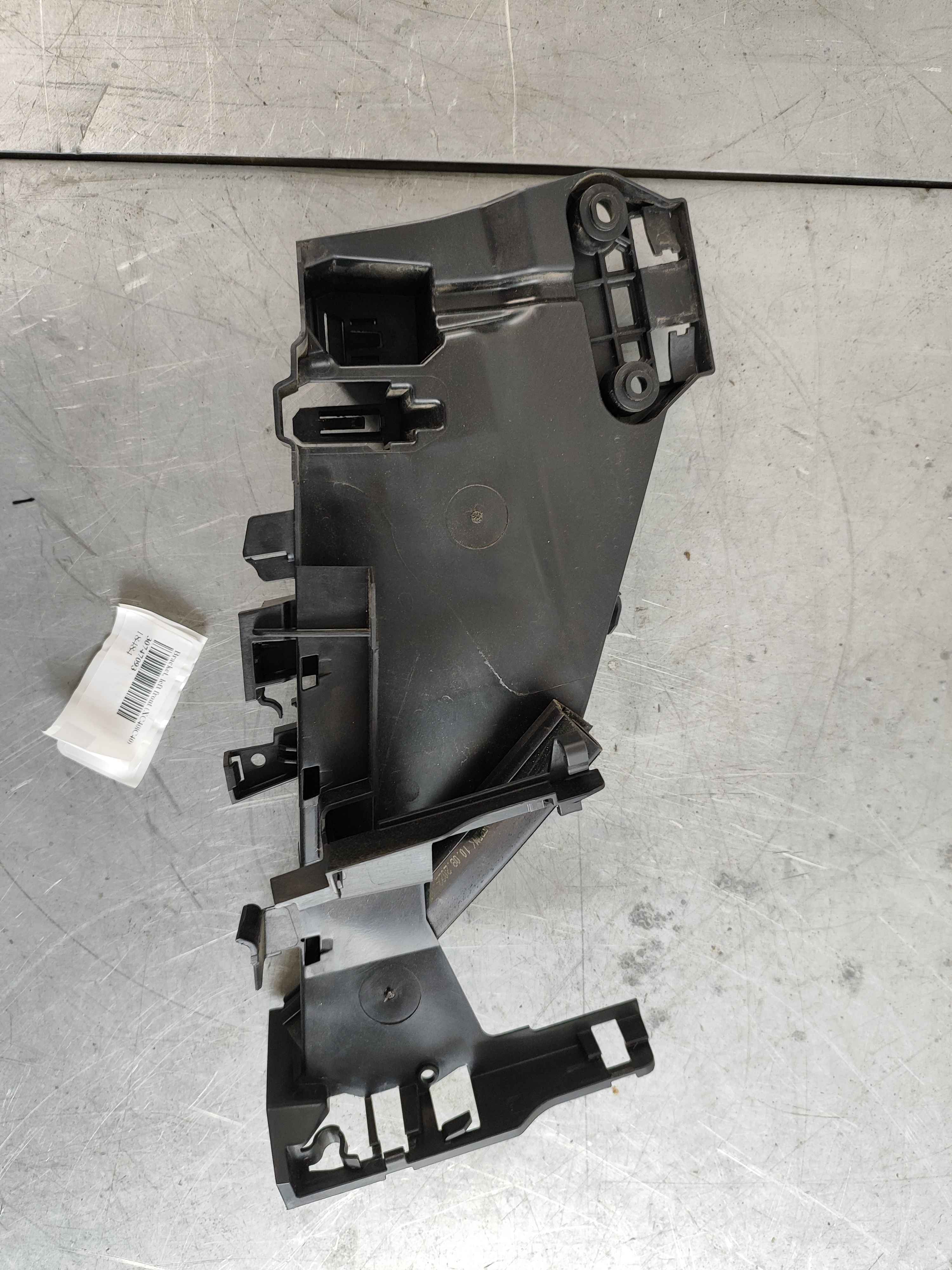 Bracket, left front (XC40|C40)
