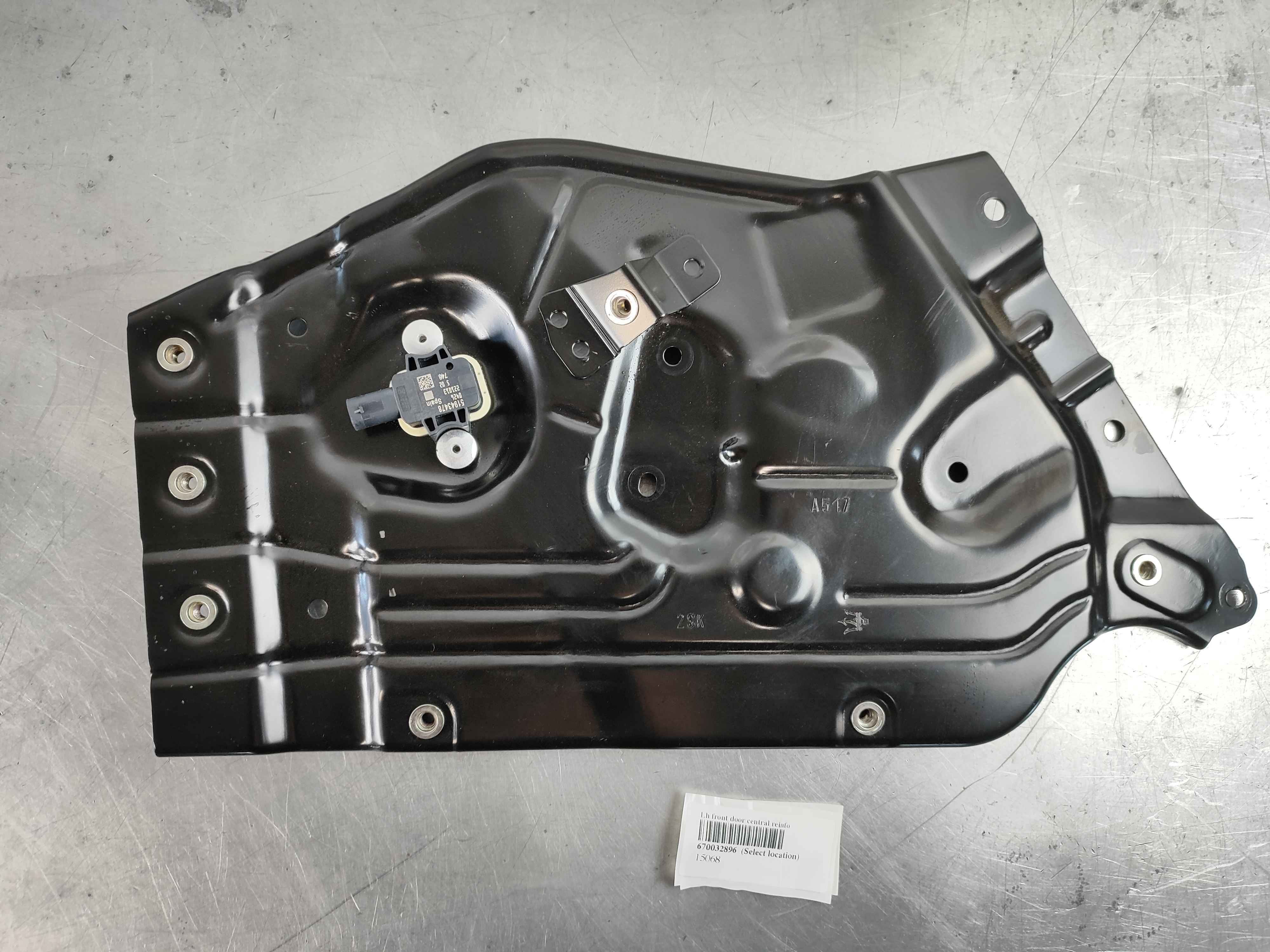 Lh front door central reinfo