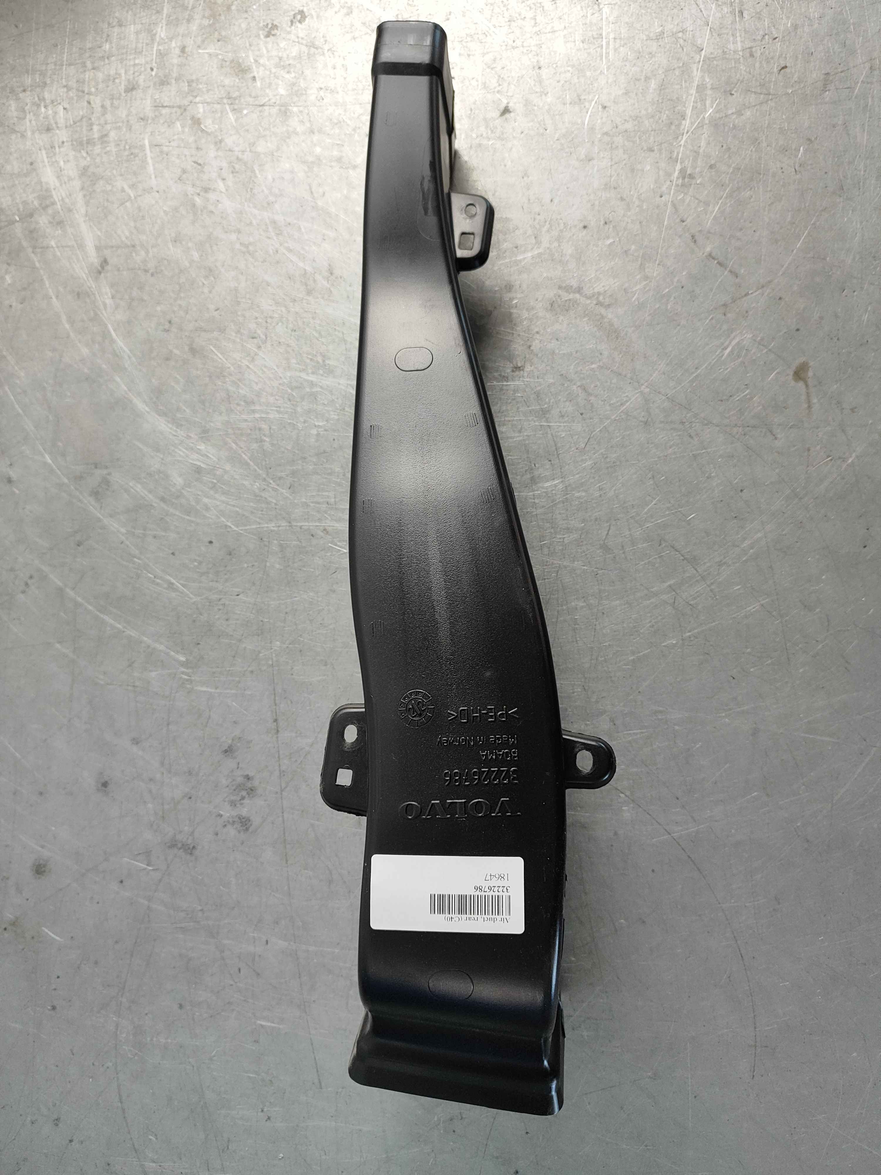 Air duct, rear (C40)