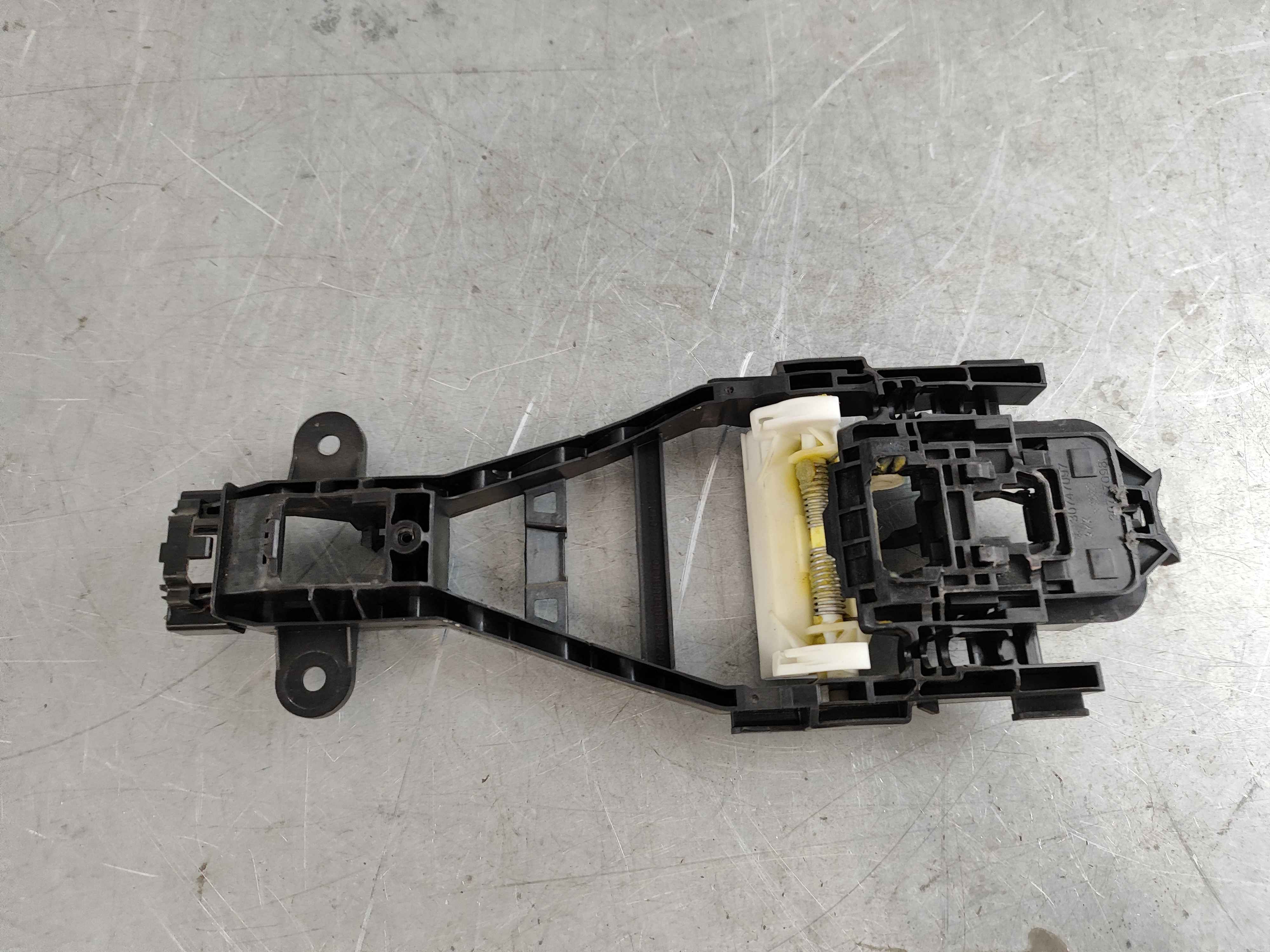 Bracket, right