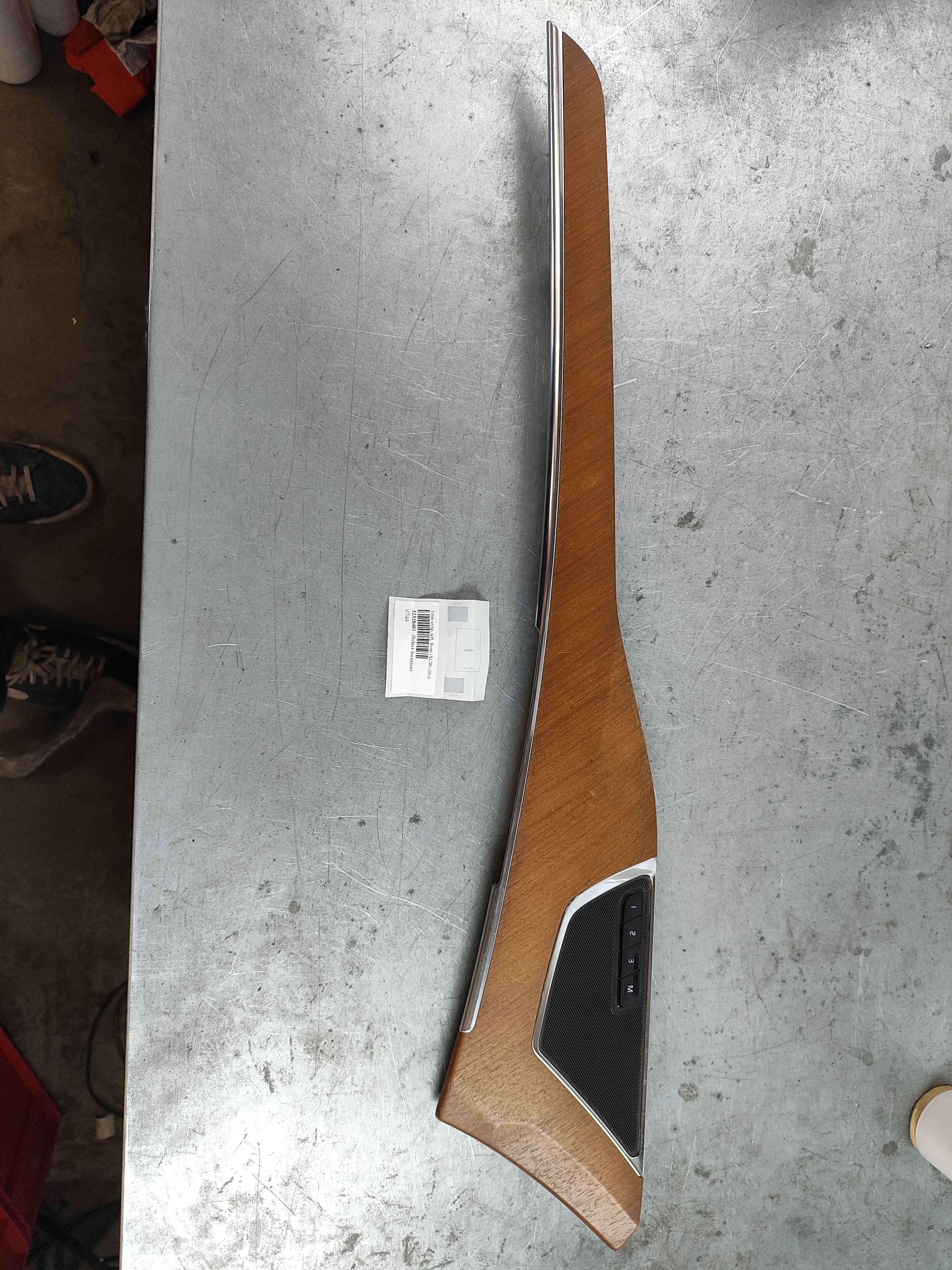Trim strip, left, front (XC90 (16-))